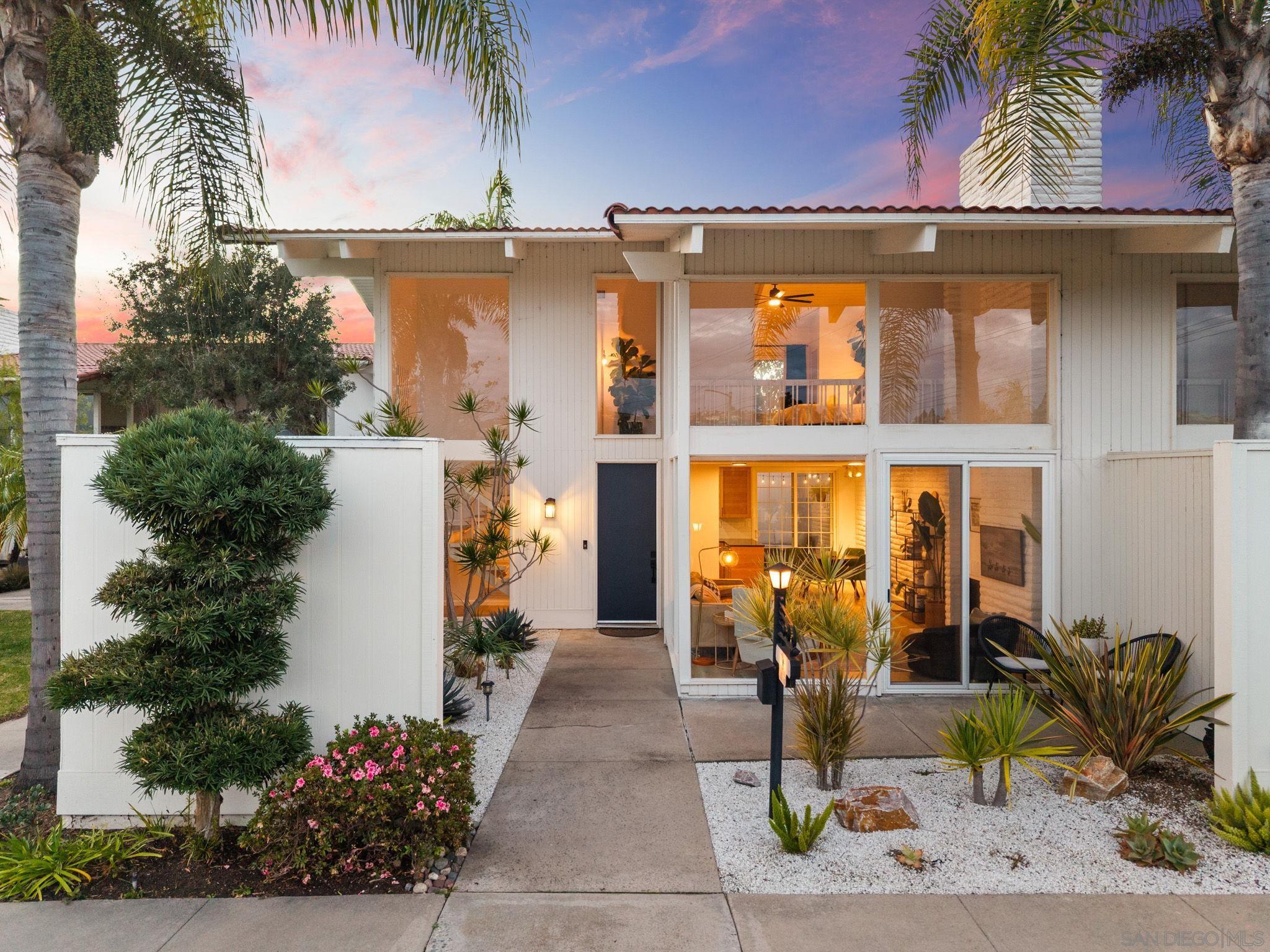 Detail Gallery Image 3 of 28 For 7087  Estrella De Mar  #D,  Carlsbad,  CA 92009 - 2 Beds | 2 Baths