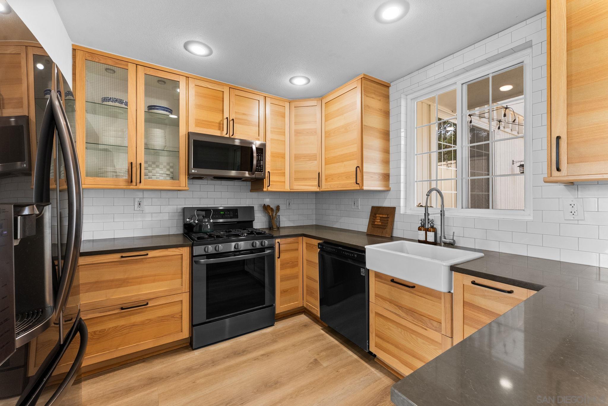 Detail Gallery Image 7 of 28 For 7087  Estrella De Mar  #D,  Carlsbad,  CA 92009 - 2 Beds | 2 Baths