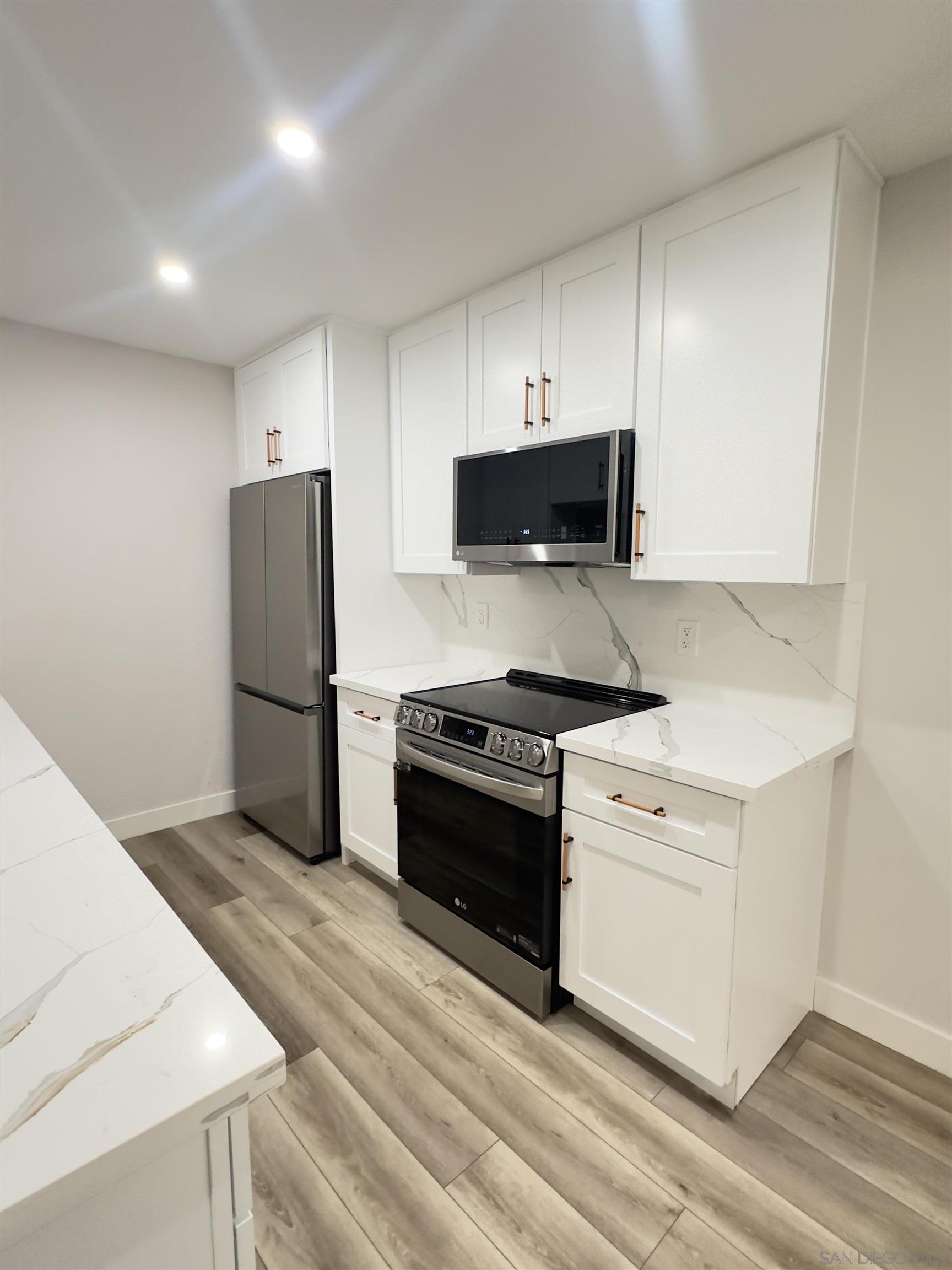 Detail Gallery Image 12 of 15 For 9929  Erma Rd  #102,  San Diego,  CA 92131 - 1 Beds | 1 Baths