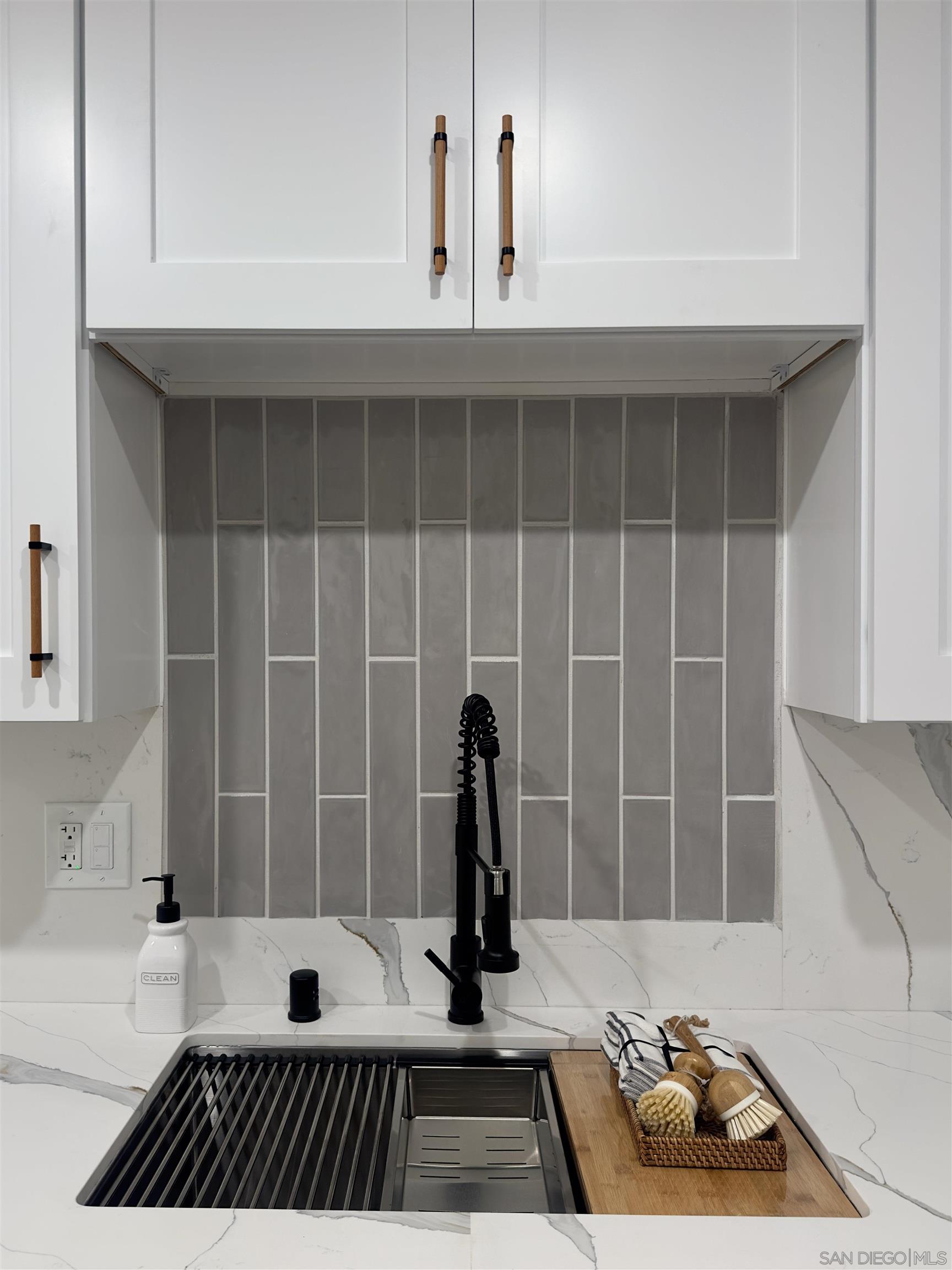 Detail Gallery Image 8 of 15 For 9929  Erma Rd  #102,  San Diego,  CA 92131 - 1 Beds | 1 Baths