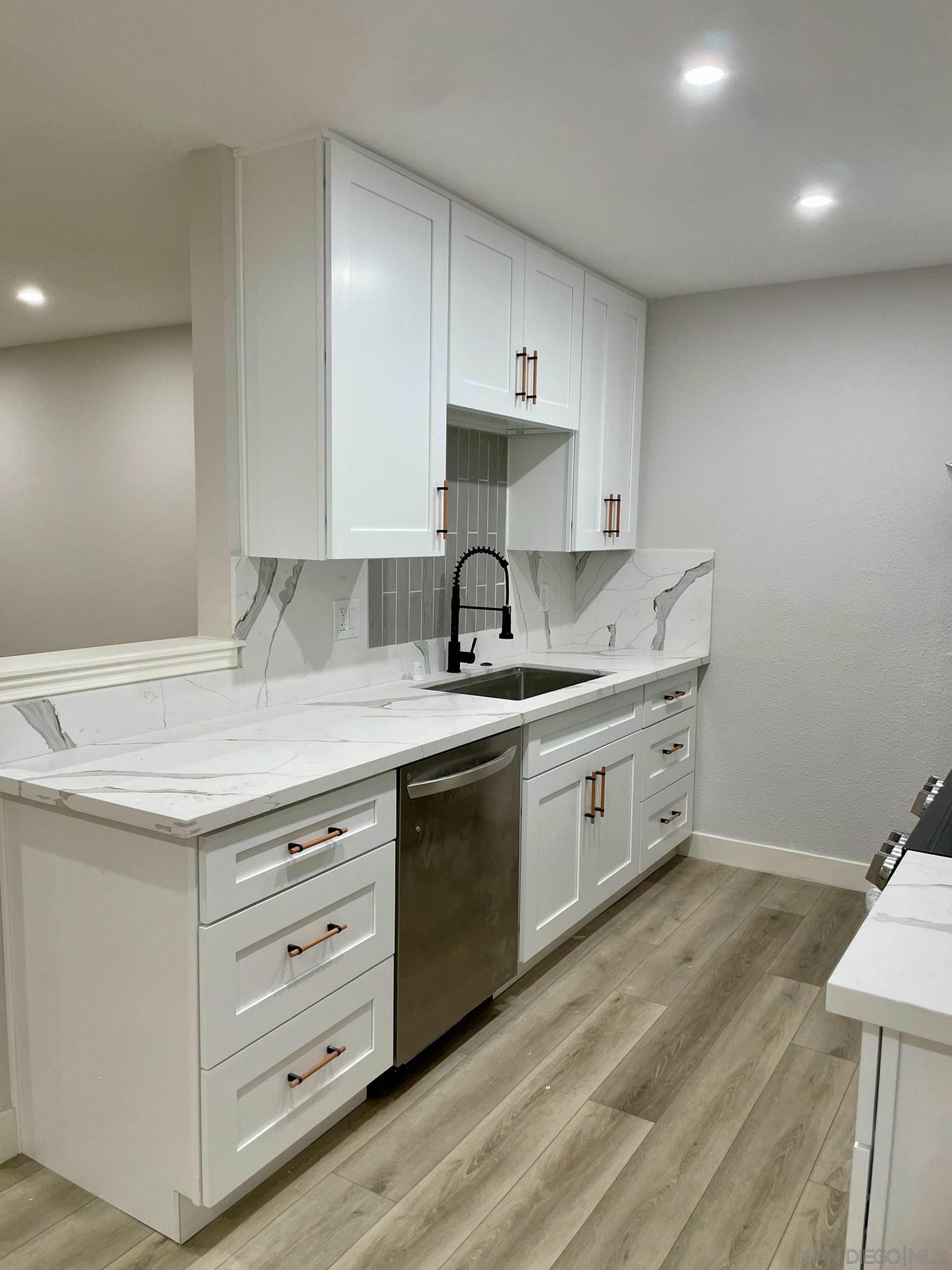 Detail Gallery Image 10 of 15 For 9929  Erma Rd  #102,  San Diego,  CA 92131 - 1 Beds | 1 Baths