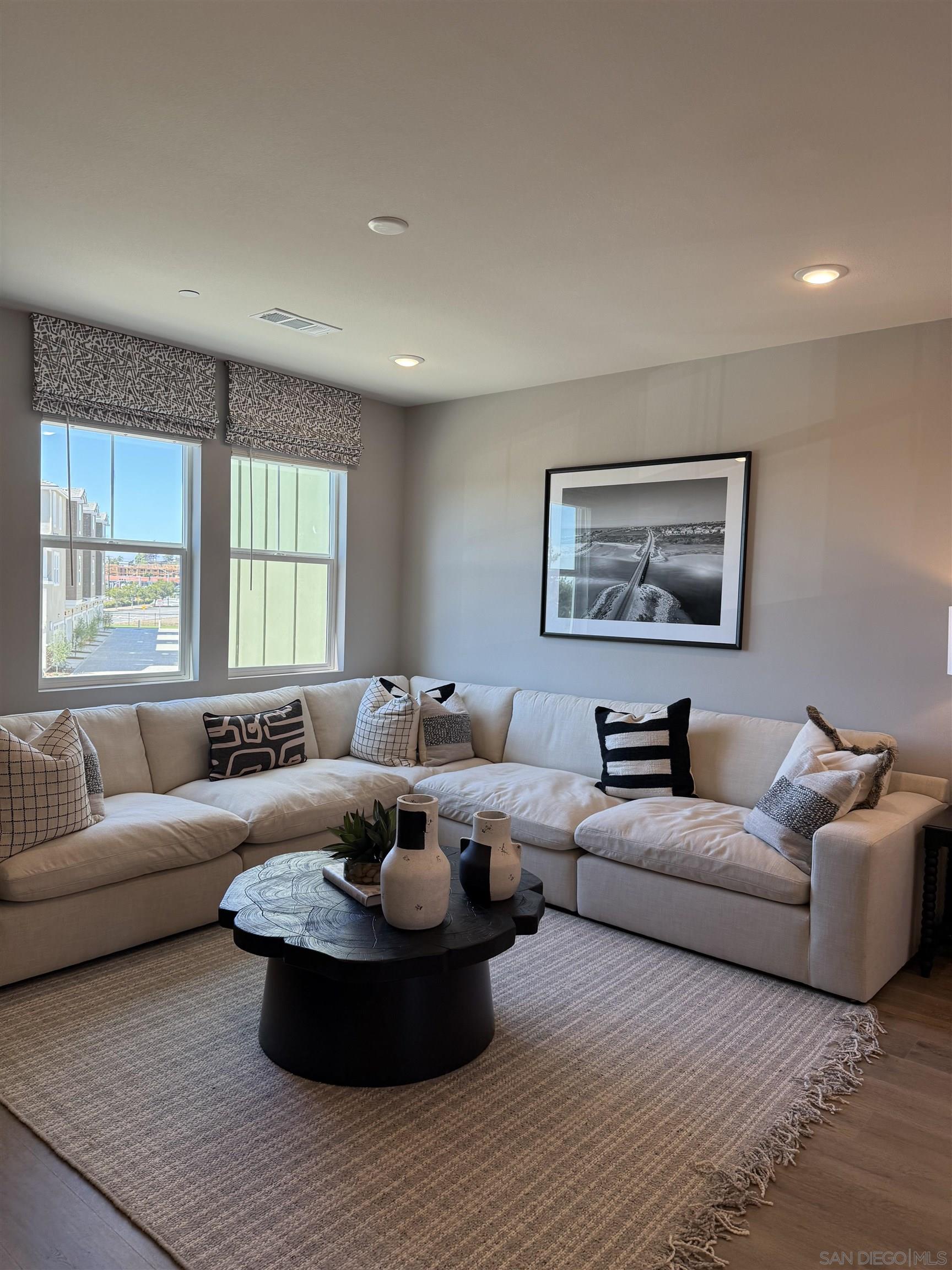 Detail Gallery Image 3 of 6 For 504  Lotus Drive, San Marcos,  CA 92069 - 3 Beds | 3/1 Baths