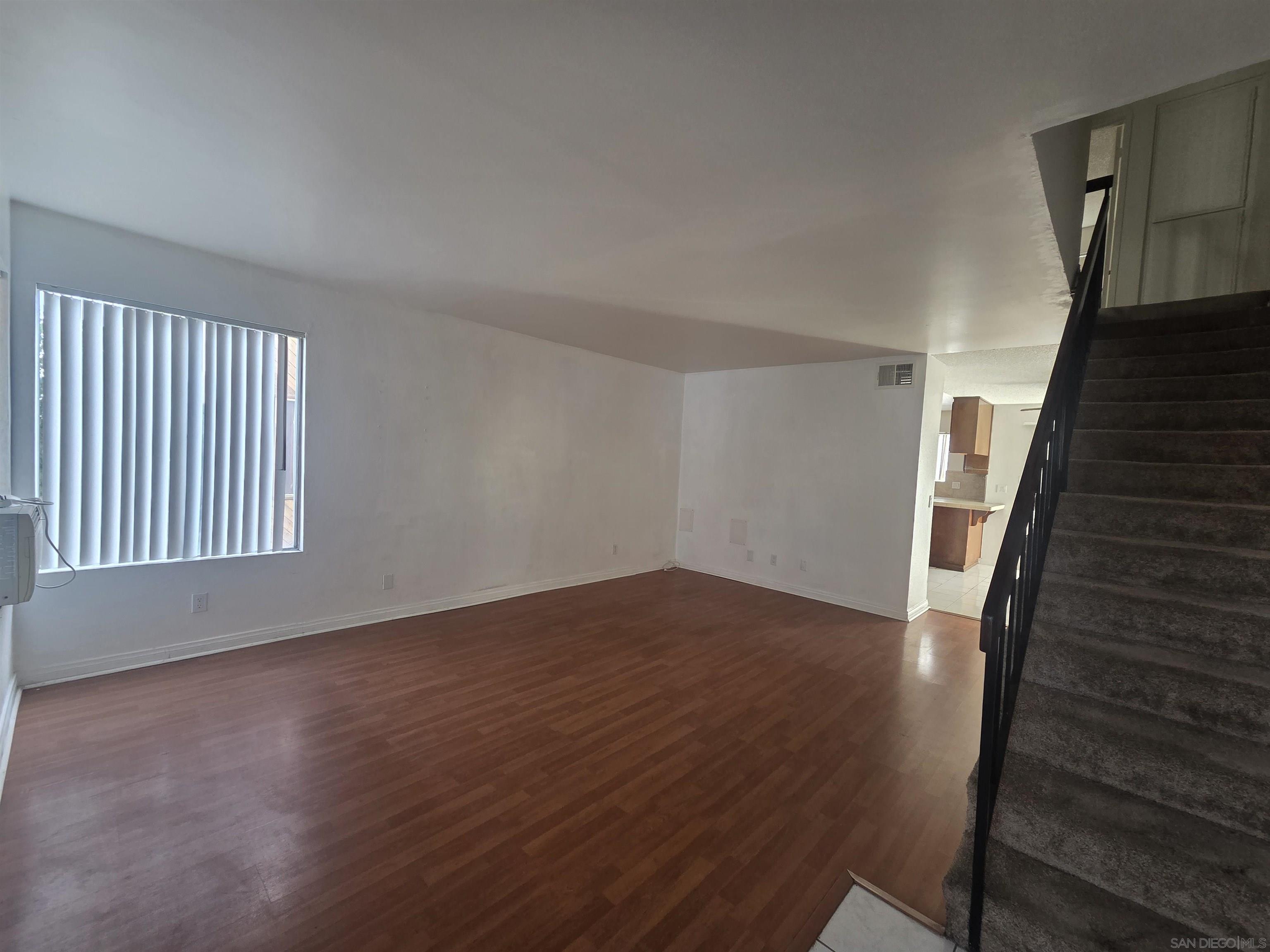 Front Image Thumbnail for SD2600572