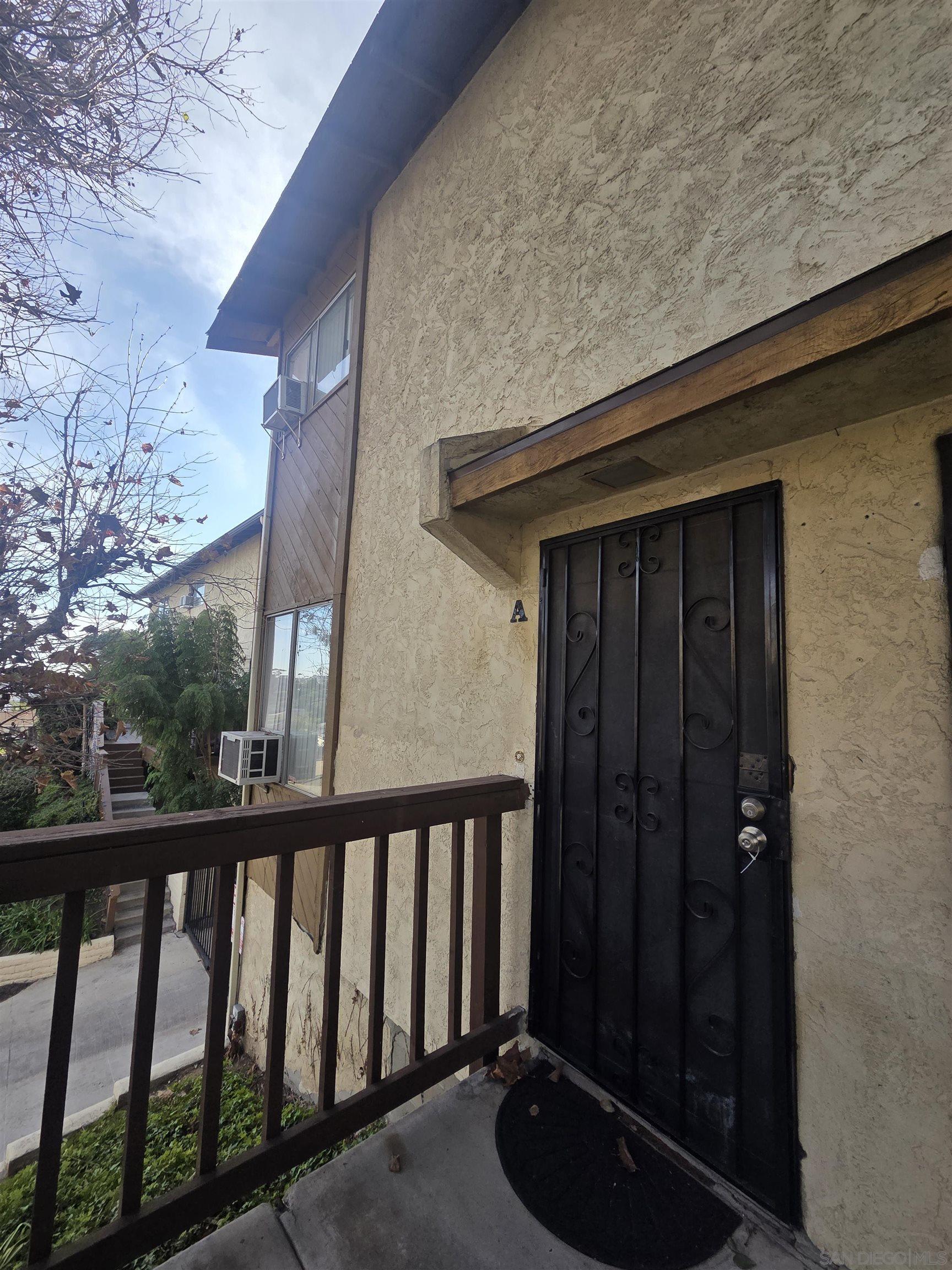 Detail Gallery Image 2 of 30 For 3626  Lemona Ave.  a,  San Diego,  CA 92105 - 2 Beds | 1/1 Baths