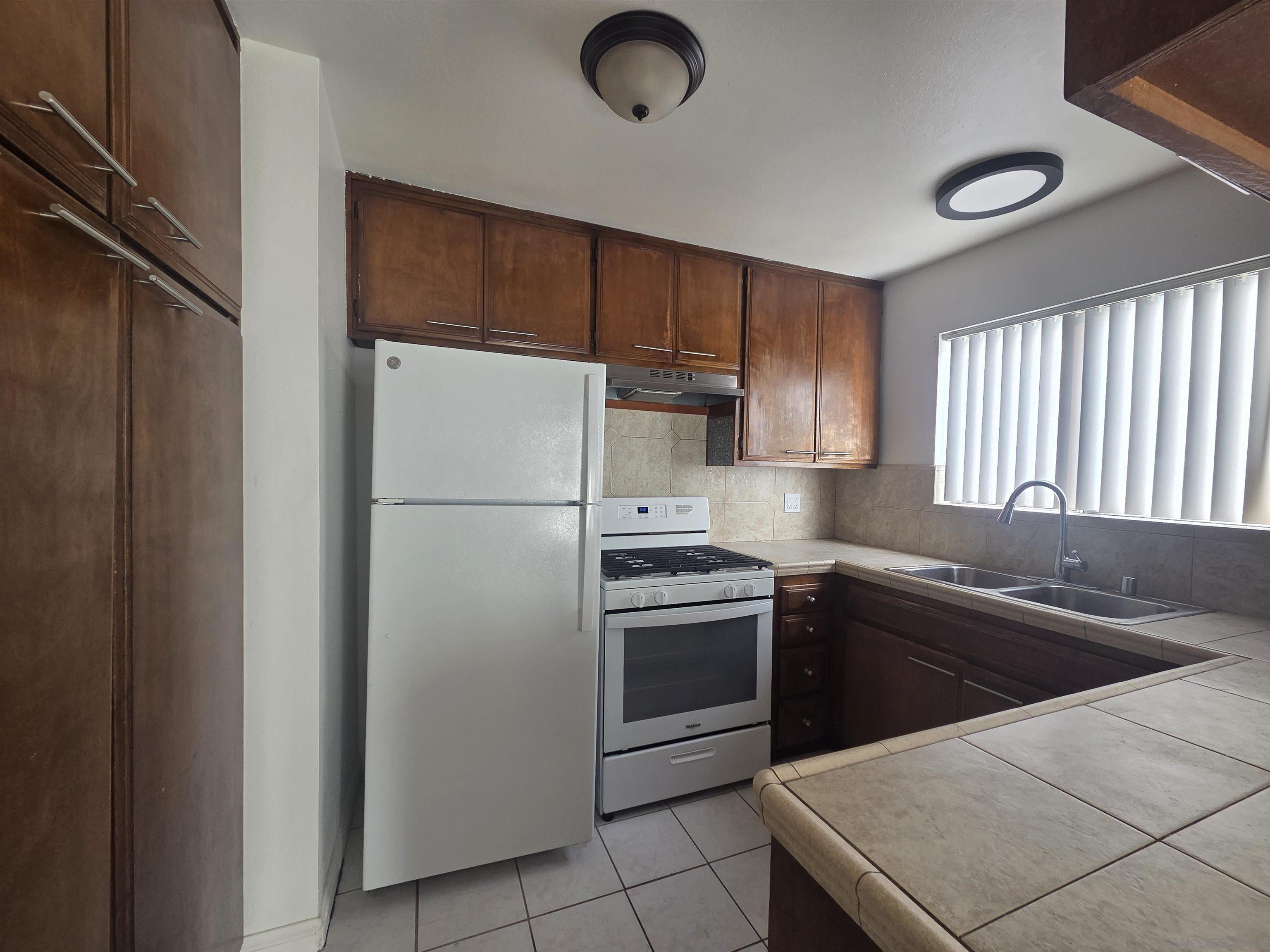 Detail Gallery Image 12 of 30 For 3626  Lemona Ave.  a,  San Diego,  CA 92105 - 2 Beds | 1/1 Baths