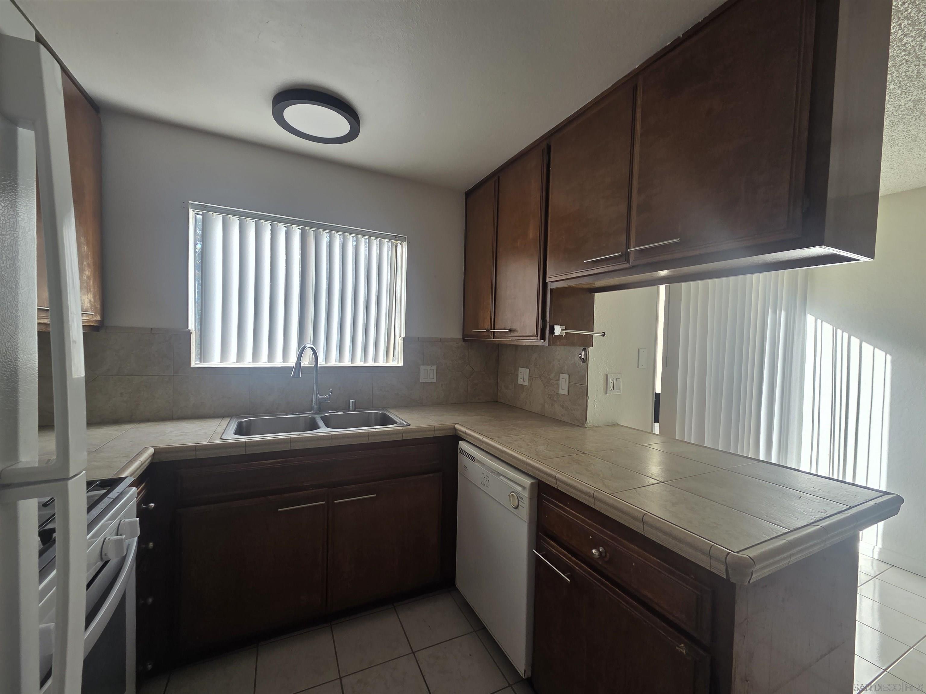 Detail Gallery Image 13 of 30 For 3626  Lemona Ave.  a,  San Diego,  CA 92105 - 2 Beds | 1/1 Baths