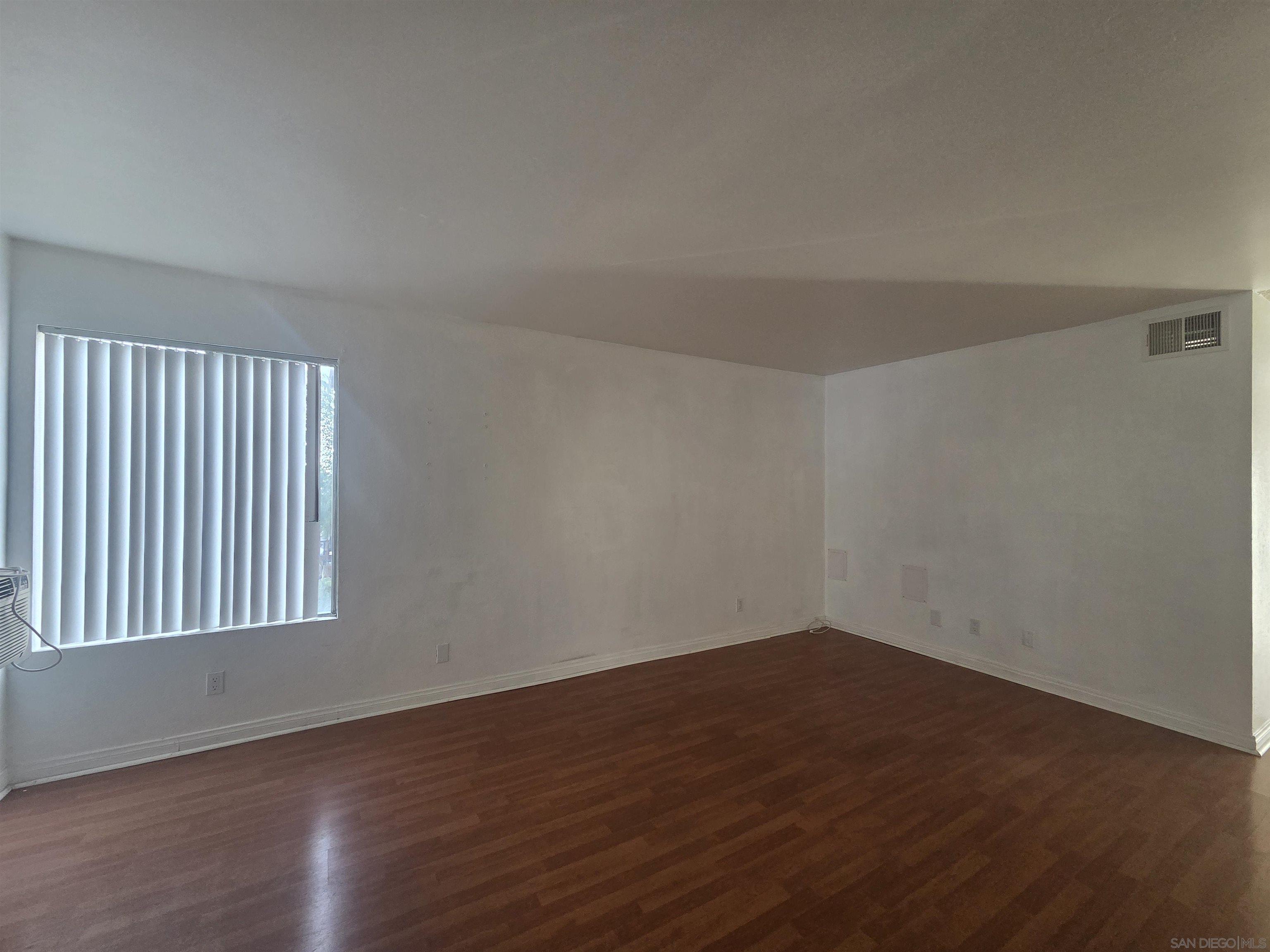 Detail Gallery Image 4 of 30 For 3626  Lemona Ave.  a,  San Diego,  CA 92105 - 2 Beds | 1/1 Baths