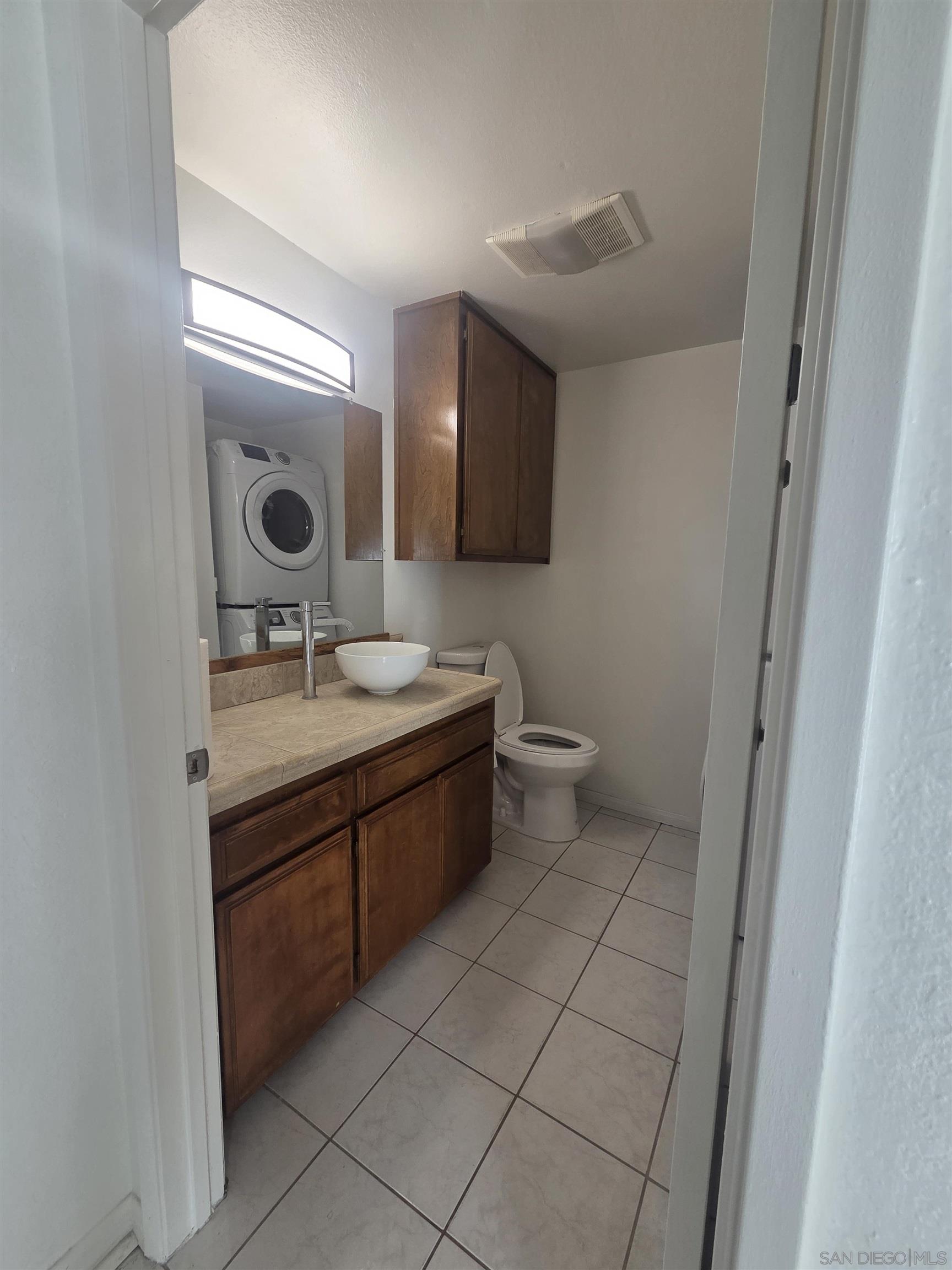 Detail Gallery Image 5 of 30 For 3626  Lemona Ave.  a,  San Diego,  CA 92105 - 2 Beds | 1/1 Baths