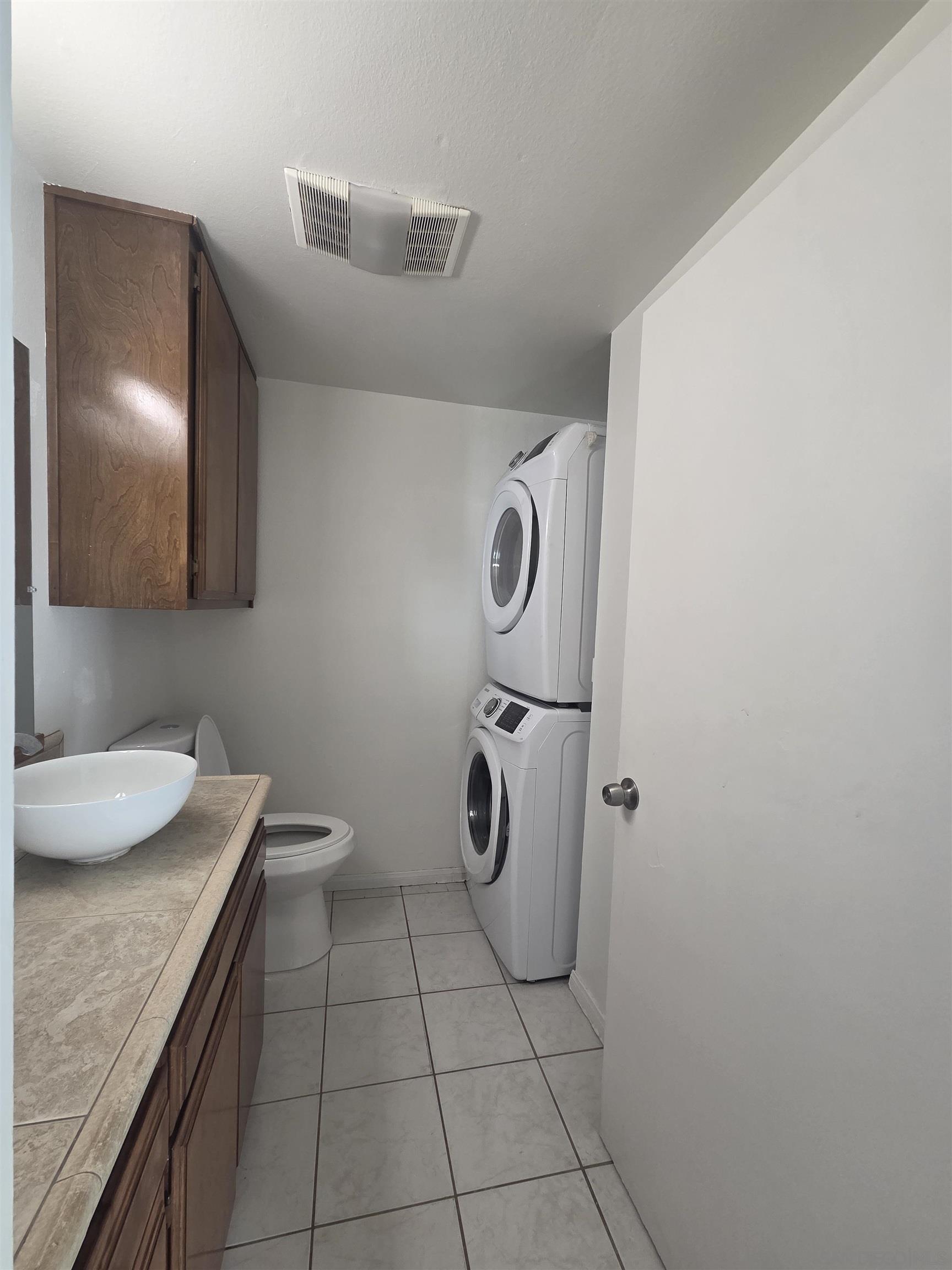 Detail Gallery Image 6 of 30 For 3626  Lemona Ave.  a,  San Diego,  CA 92105 - 2 Beds | 1/1 Baths