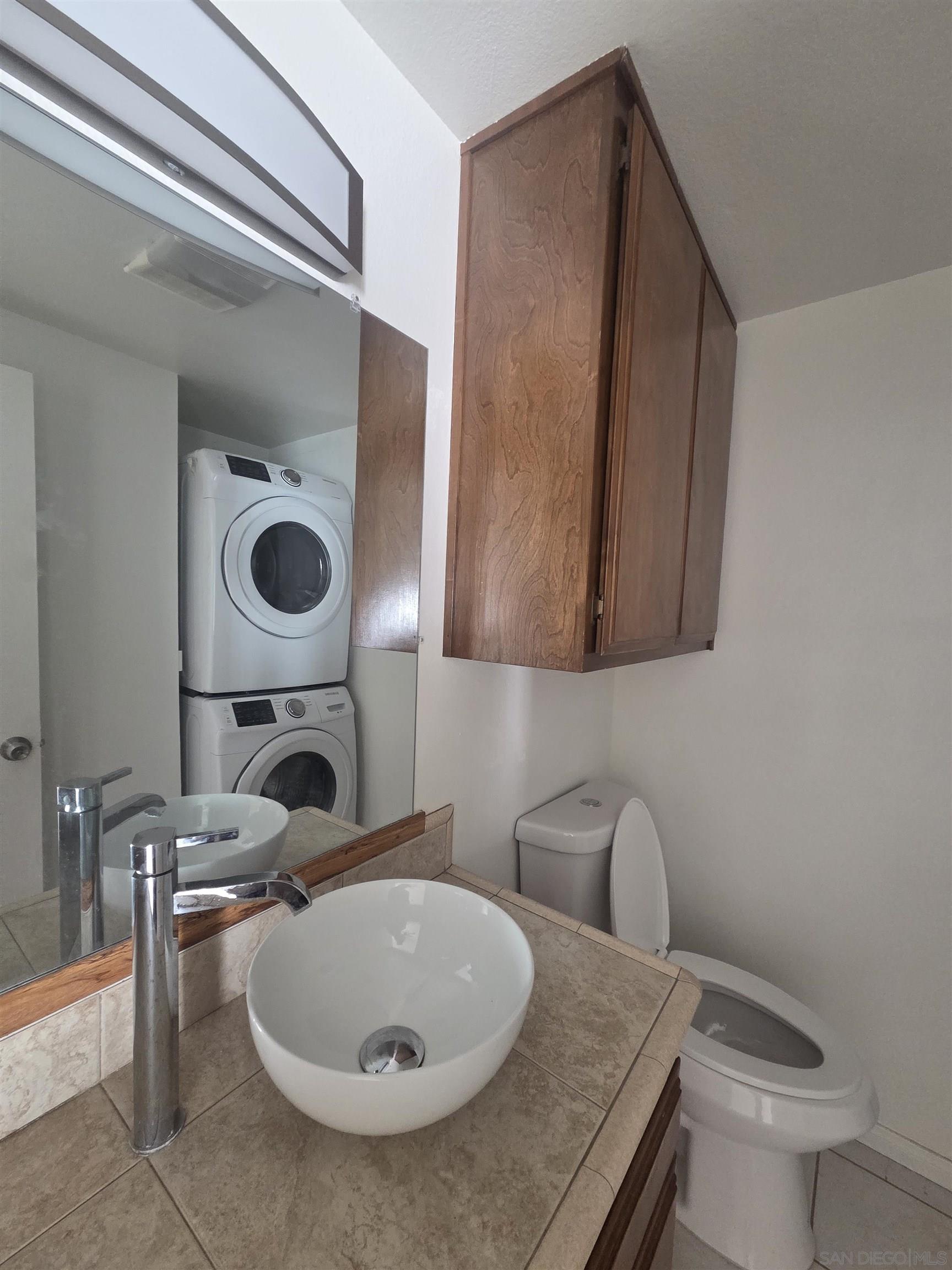 Detail Gallery Image 7 of 30 For 3626  Lemona Ave.  a,  San Diego,  CA 92105 - 2 Beds | 1/1 Baths