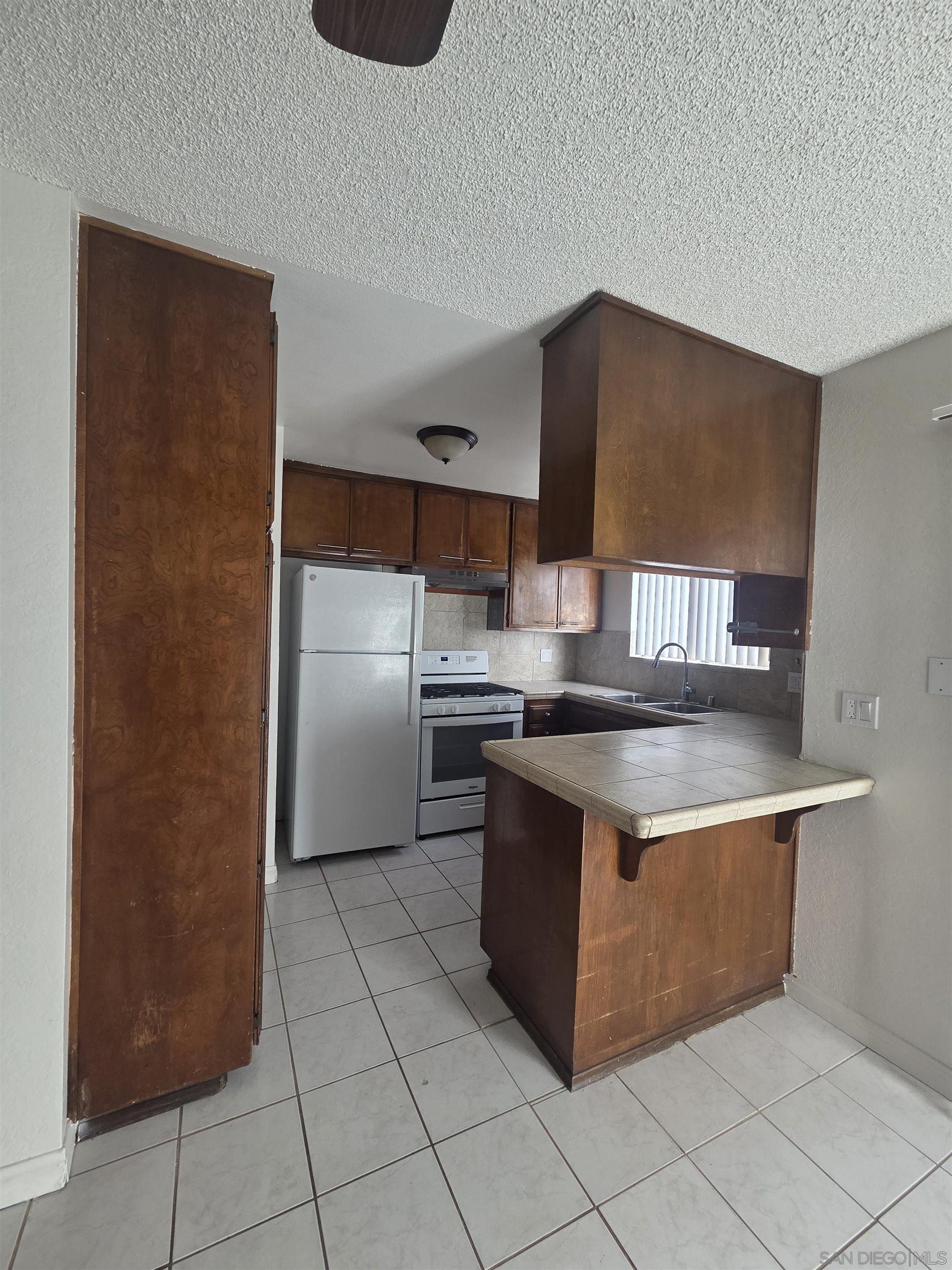 Detail Gallery Image 8 of 30 For 3626  Lemona Ave.  a,  San Diego,  CA 92105 - 2 Beds | 1/1 Baths