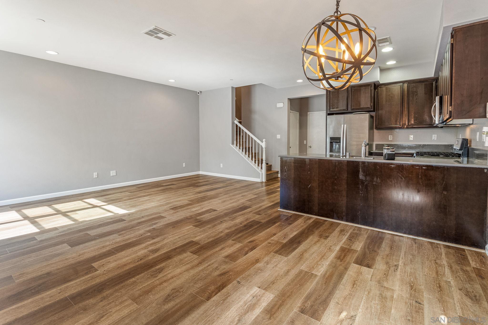 Detail Gallery Image 5 of 15 For 1520  Santa Carolina  4, Chula Vista,  CA 91913 - 4 Beds | 3/1 Baths