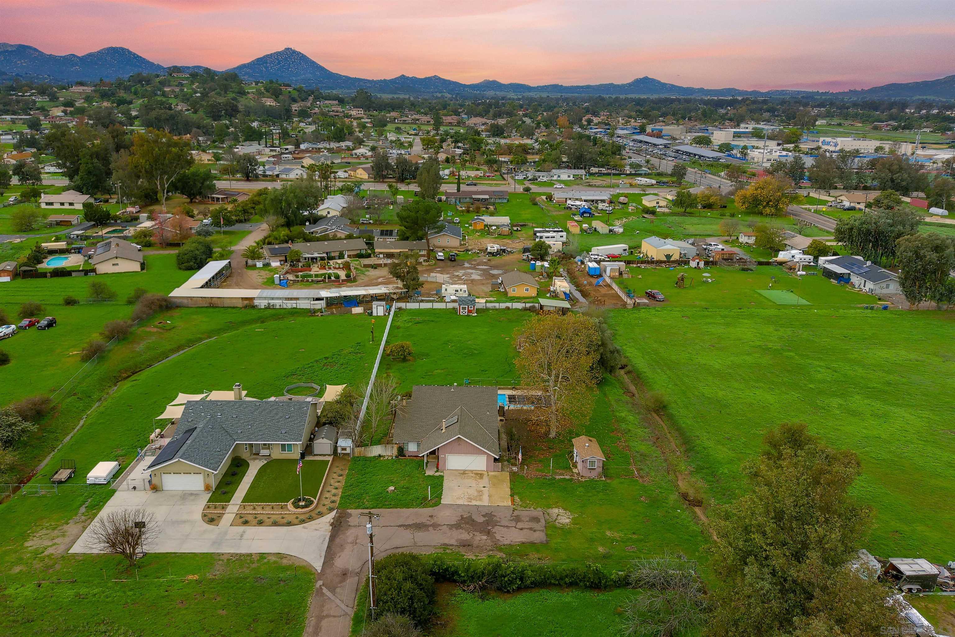 Detail Gallery Image 4 of 43 For 1465  Barnett Rd., Ramona,  CA 92065 - 3 Beds | 2 Baths