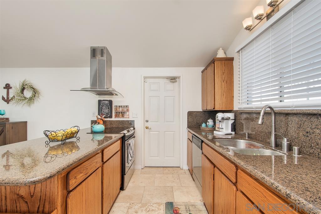 Detail Gallery Image 8 of 24 For 9141  Ronda Avenue, San Diego,  CA 92123 - 3 Beds | 3 Baths