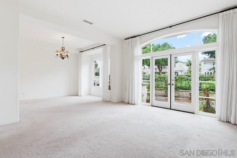 Detail Gallery Image 13 of 42 For 5226  Renaissance Ave, San Diego,  CA 92122 - 4 Beds | 2/1 Baths