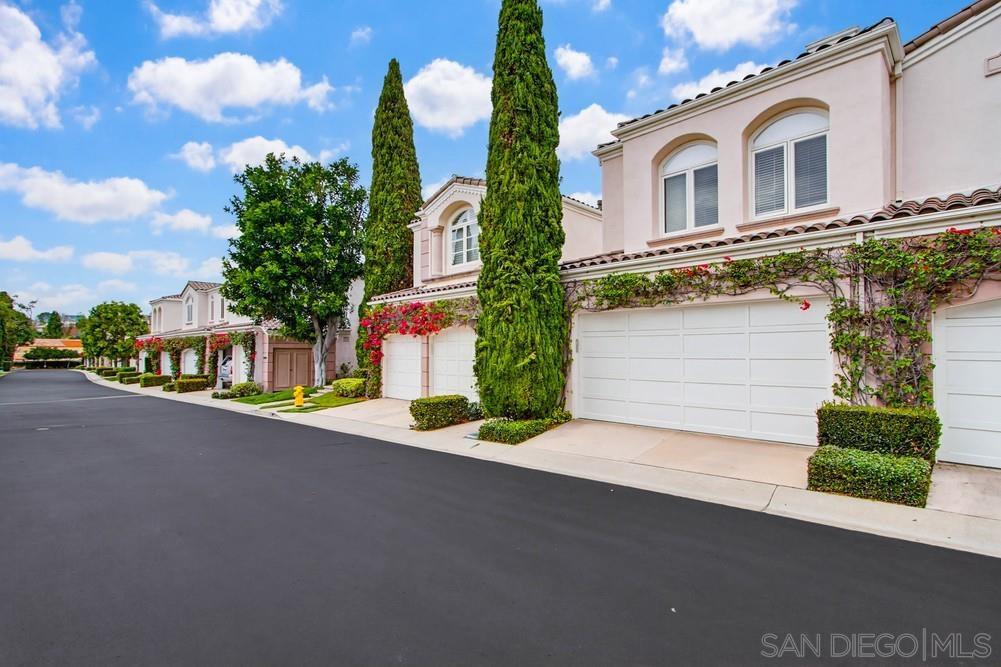 Detail Gallery Image 3 of 42 For 5226  Renaissance Ave, San Diego,  CA 92122 - 4 Beds | 2/1 Baths