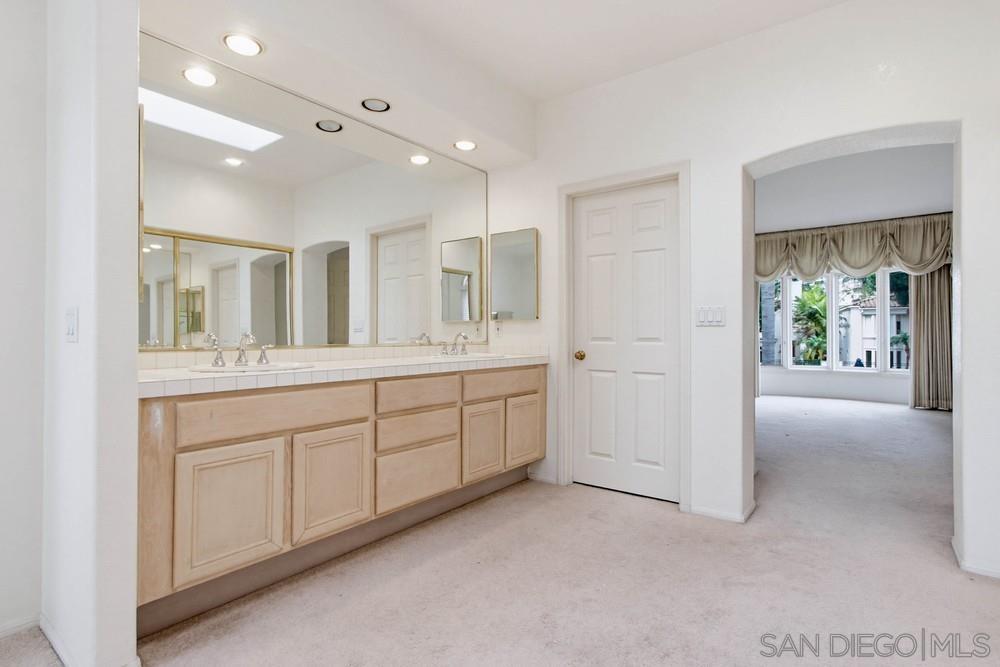 Detail Gallery Image 26 of 42 For 5226  Renaissance Ave, San Diego,  CA 92122 - 4 Beds | 2/1 Baths