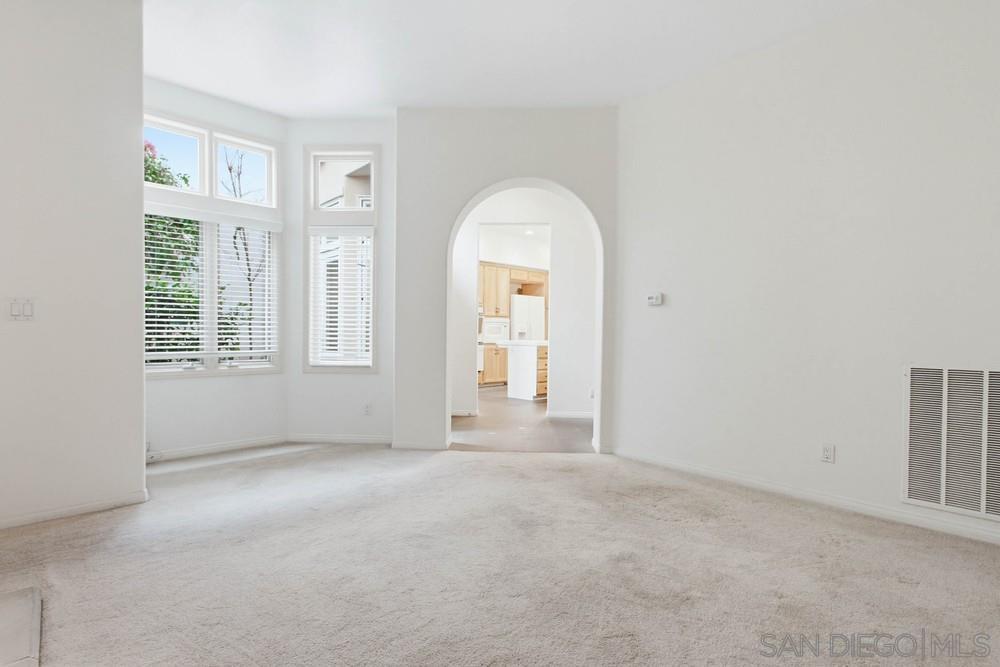 Detail Gallery Image 7 of 42 For 5226  Renaissance Ave, San Diego,  CA 92122 - 4 Beds | 2/1 Baths