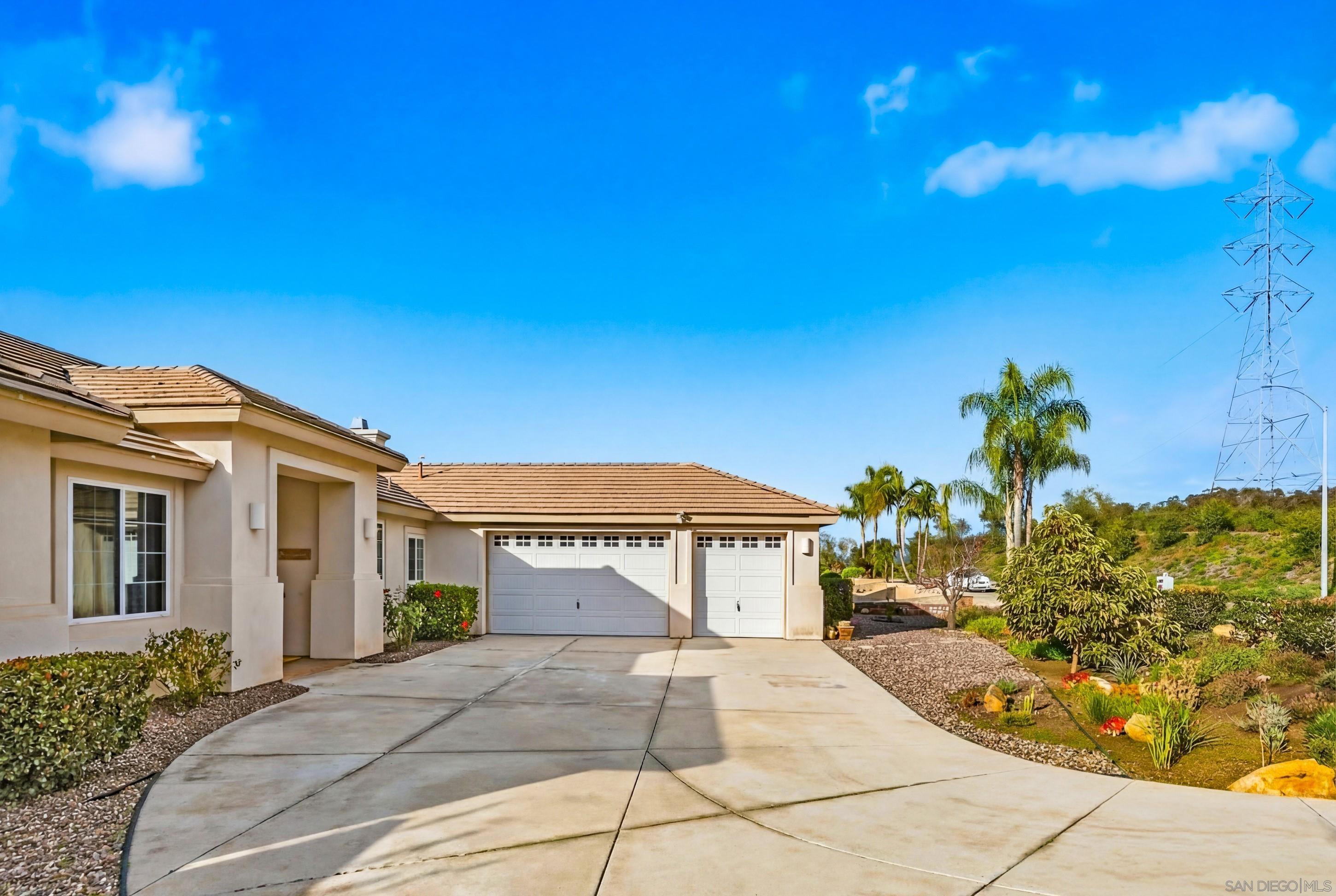 Detail Gallery Image 3 of 52 For 28250  Deep Canyon Dr, Escondido,  CA 92026 - 3 Beds | 2/1 Baths