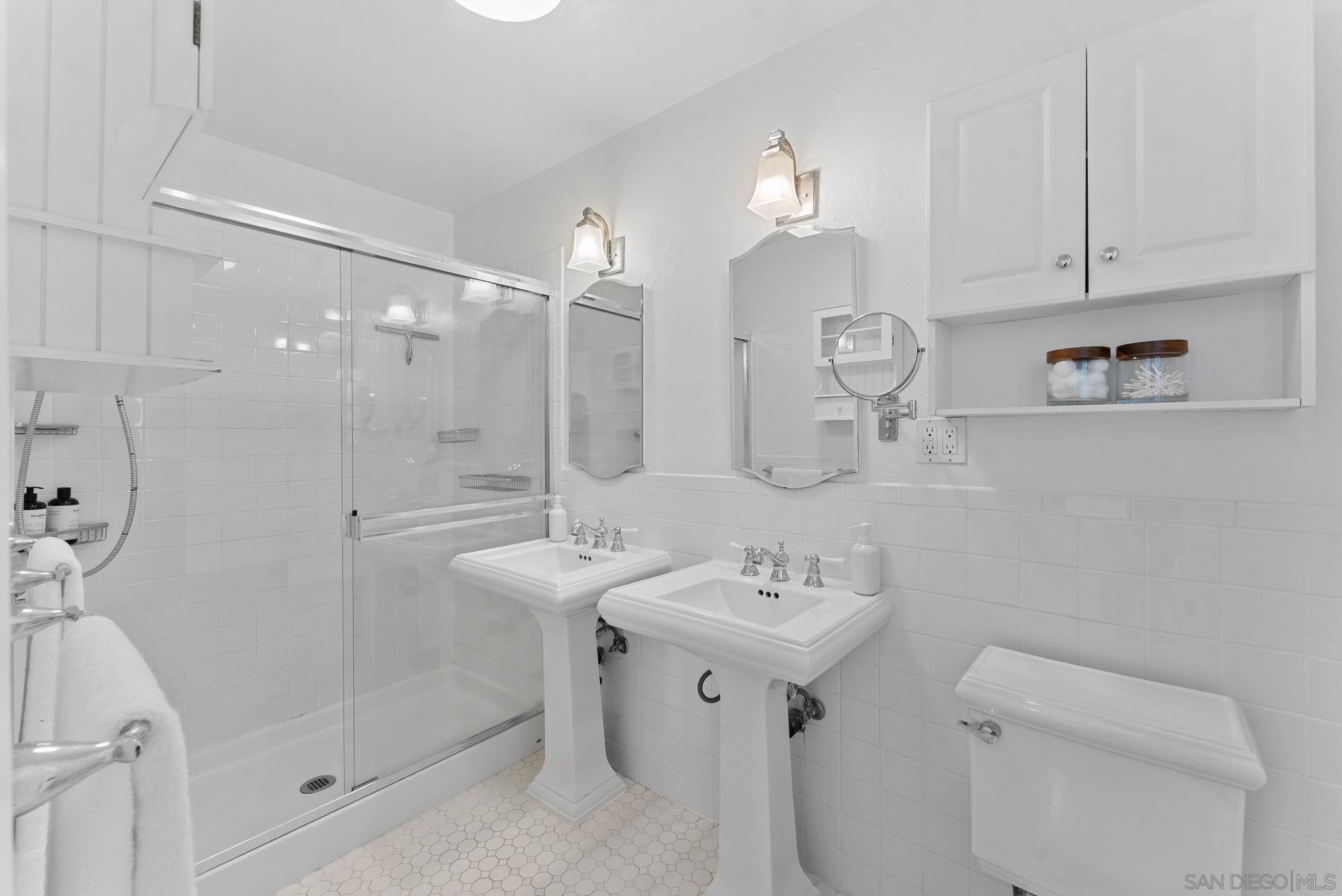 Detail Gallery Image 24 of 31 For 4540 E Talmadge Drive, San Diego,  CA 92116 - 3 Beds | 3 Baths