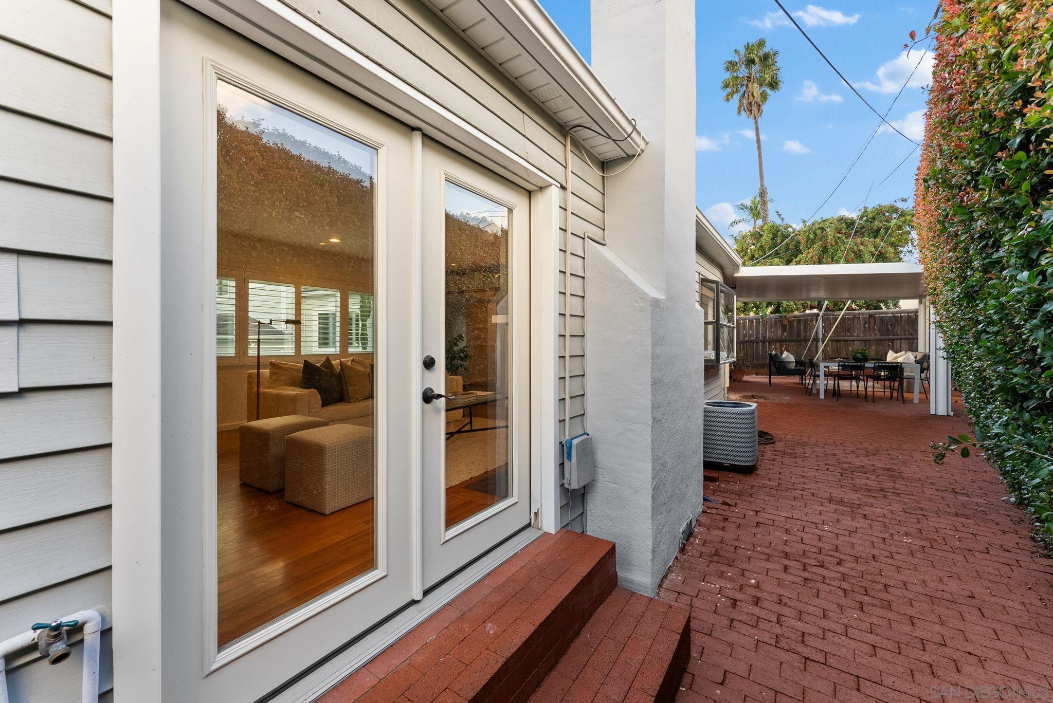 Detail Gallery Image 25 of 31 For 4540 E Talmadge Drive, San Diego,  CA 92116 - 3 Beds | 3 Baths