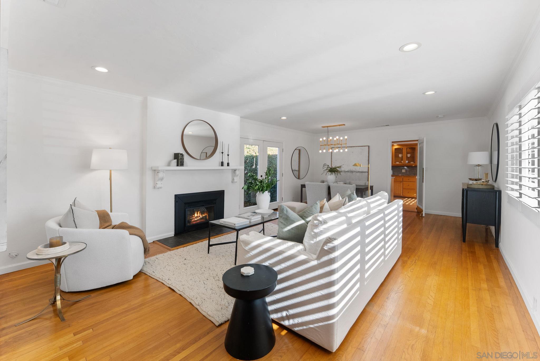 Detail Gallery Image 4 of 31 For 4540 E Talmadge Drive, San Diego,  CA 92116 - 3 Beds | 3 Baths