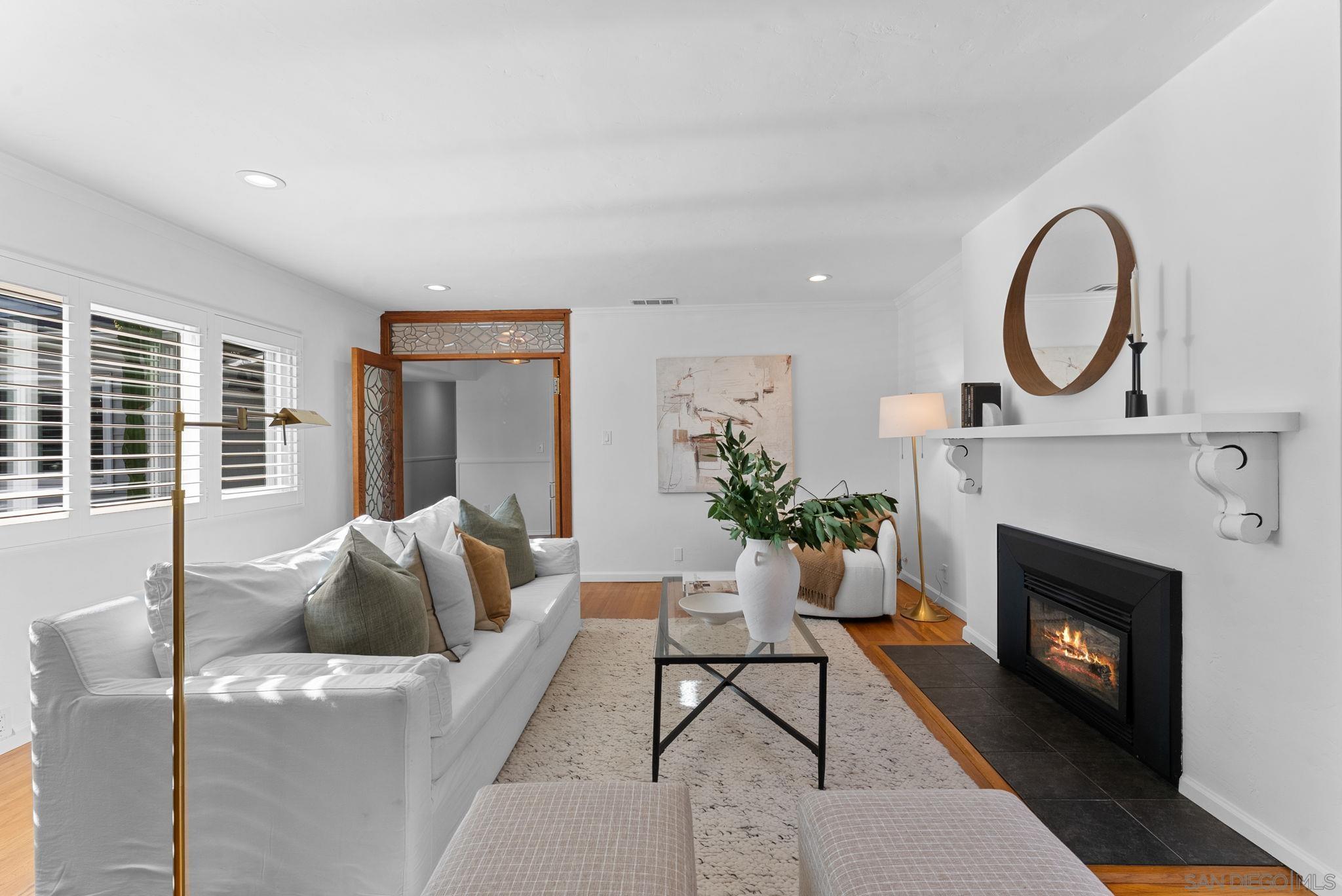 Detail Gallery Image 5 of 31 For 4540 E Talmadge Drive, San Diego,  CA 92116 - 3 Beds | 3 Baths