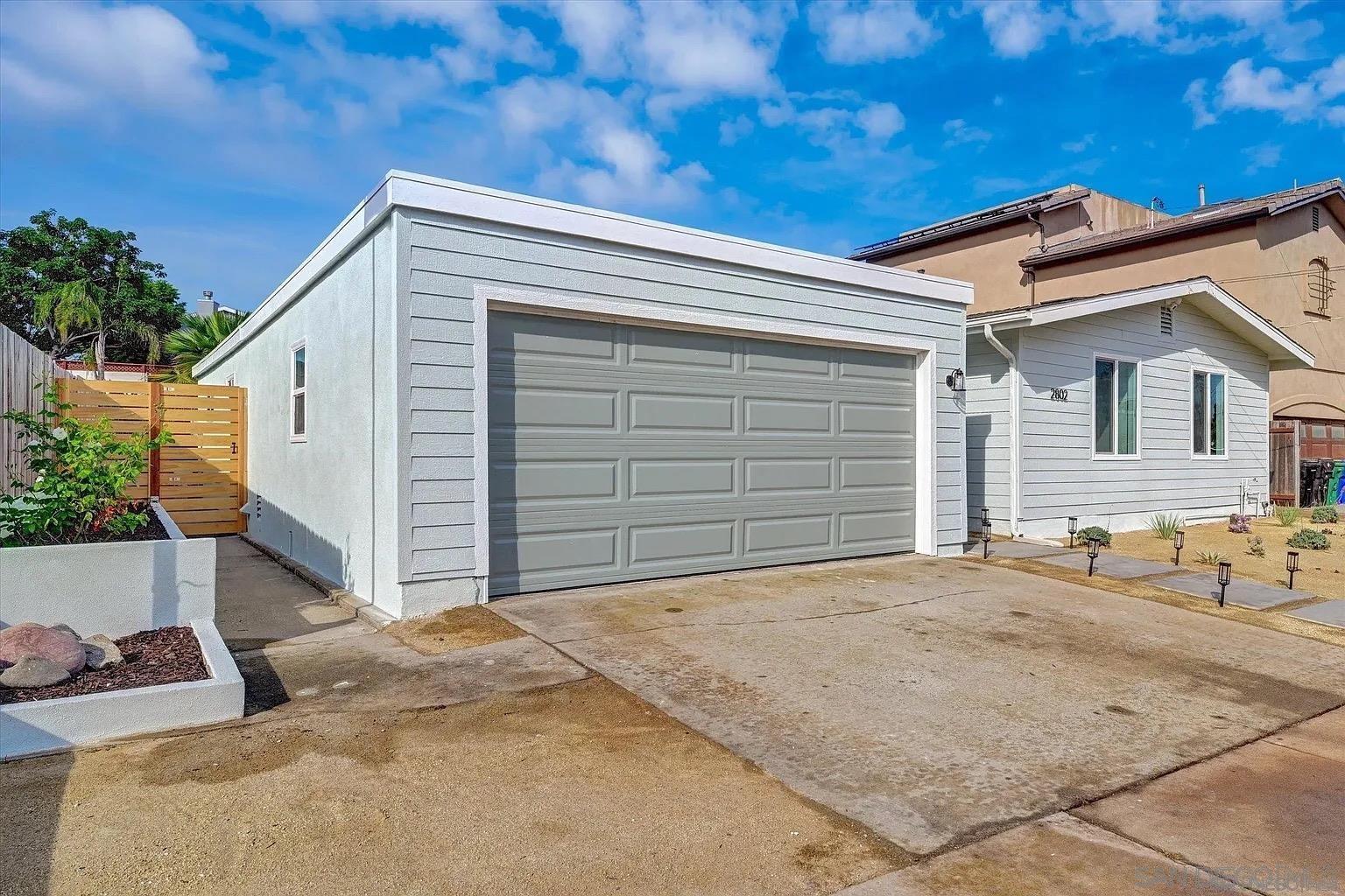 Detail Gallery Image 1 of 33 For 2802  Cowley Way, San Diego,  CA 92110 - 4 Beds | 3 Baths