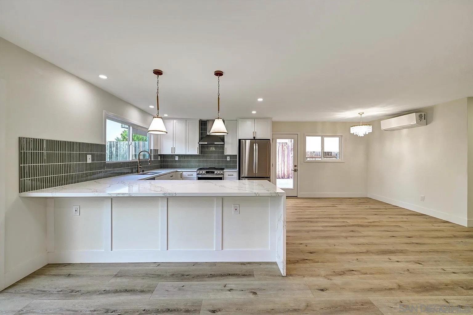 Detail Gallery Image 11 of 33 For 2802  Cowley Way, San Diego,  CA 92110 - 4 Beds | 3 Baths