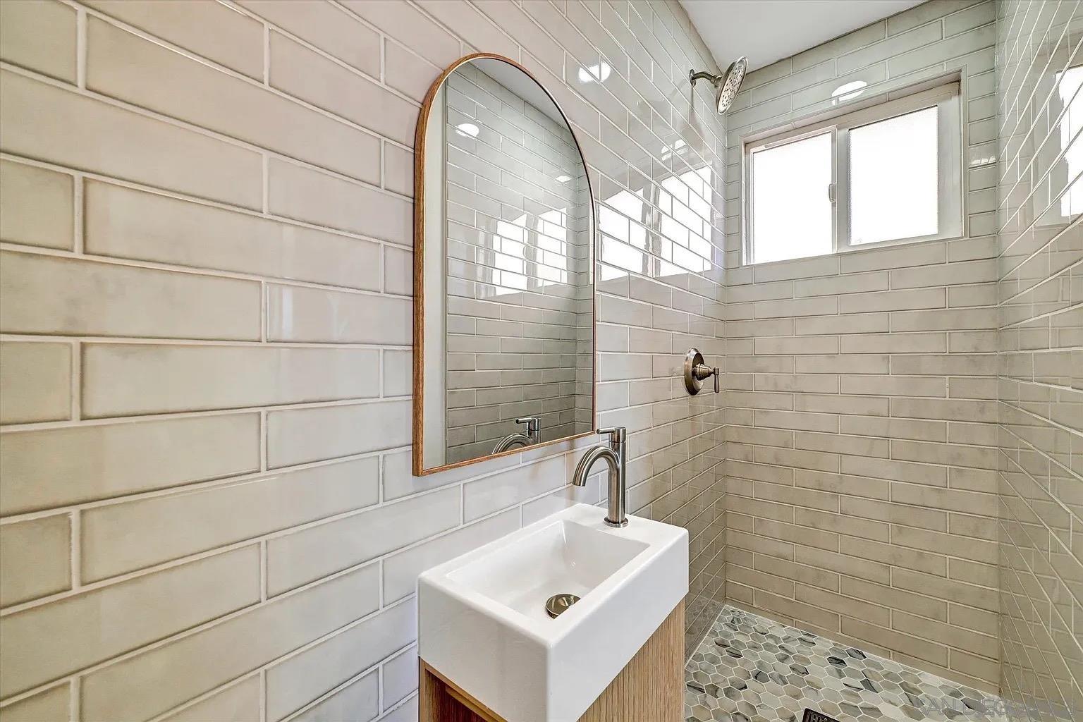 Detail Gallery Image 16 of 33 For 2802  Cowley Way, San Diego,  CA 92110 - 4 Beds | 3 Baths