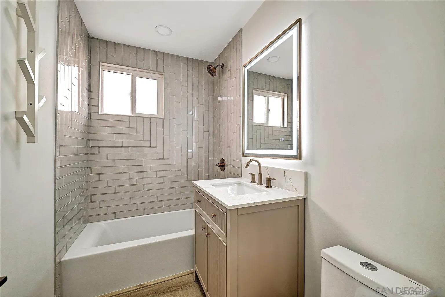 Detail Gallery Image 18 of 33 For 2802  Cowley Way, San Diego,  CA 92110 - 4 Beds | 3 Baths