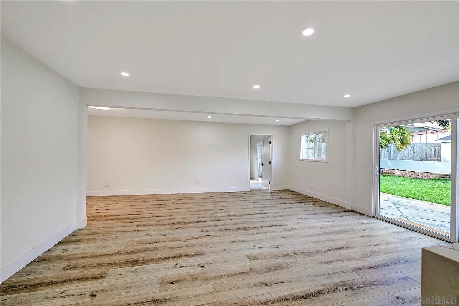 Detail Gallery Image 21 of 33 For 2802  Cowley Way, San Diego,  CA 92110 - 4 Beds | 3 Baths