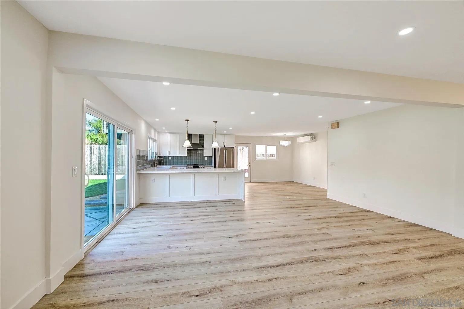 Detail Gallery Image 22 of 33 For 2802  Cowley Way, San Diego,  CA 92110 - 4 Beds | 3 Baths