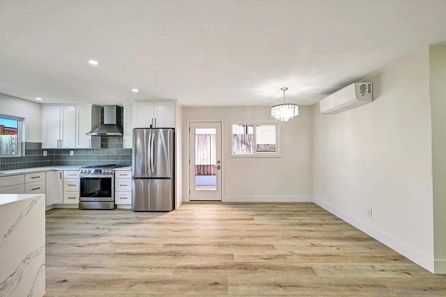 Detail Gallery Image 7 of 33 For 2802  Cowley Way, San Diego,  CA 92110 - 4 Beds | 3 Baths