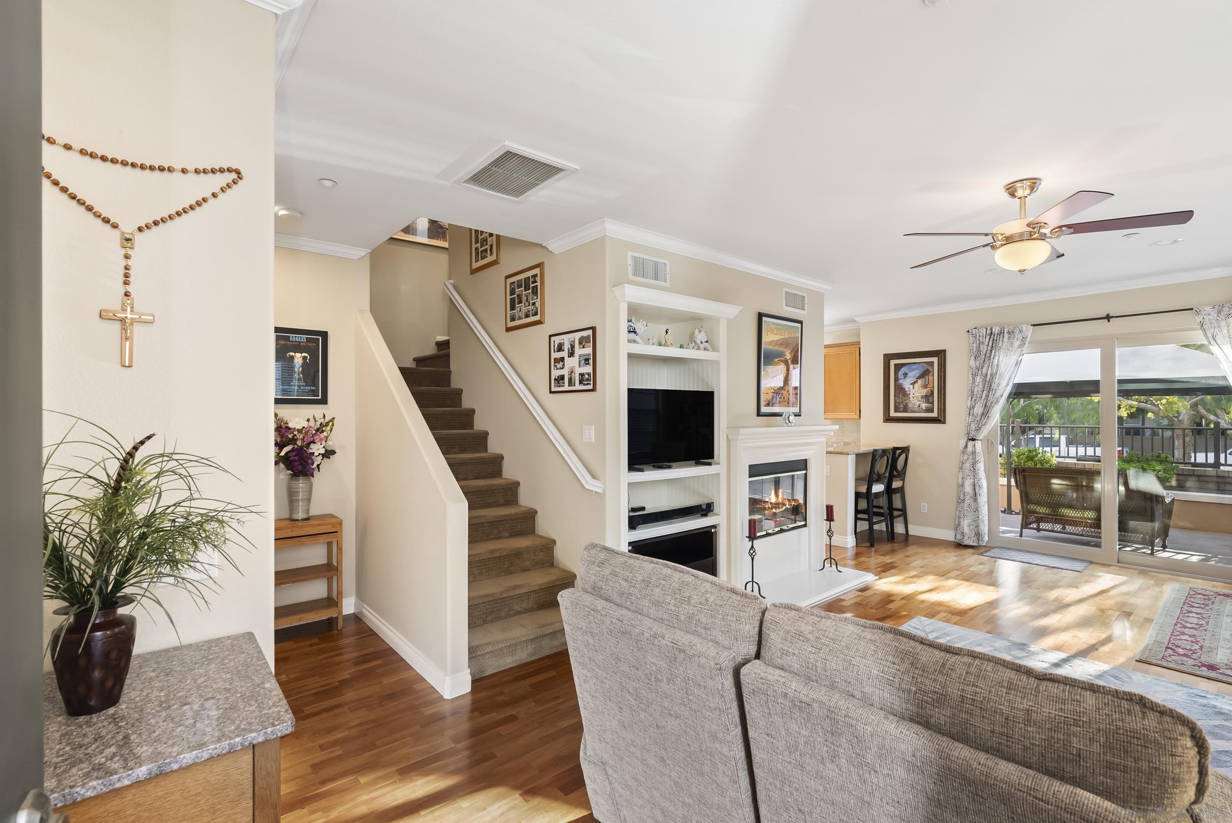 Detail Gallery Image 4 of 25 For 2688  Bellezza Drive, San Diego,  CA 92108 - 2 Beds | 2/1 Baths