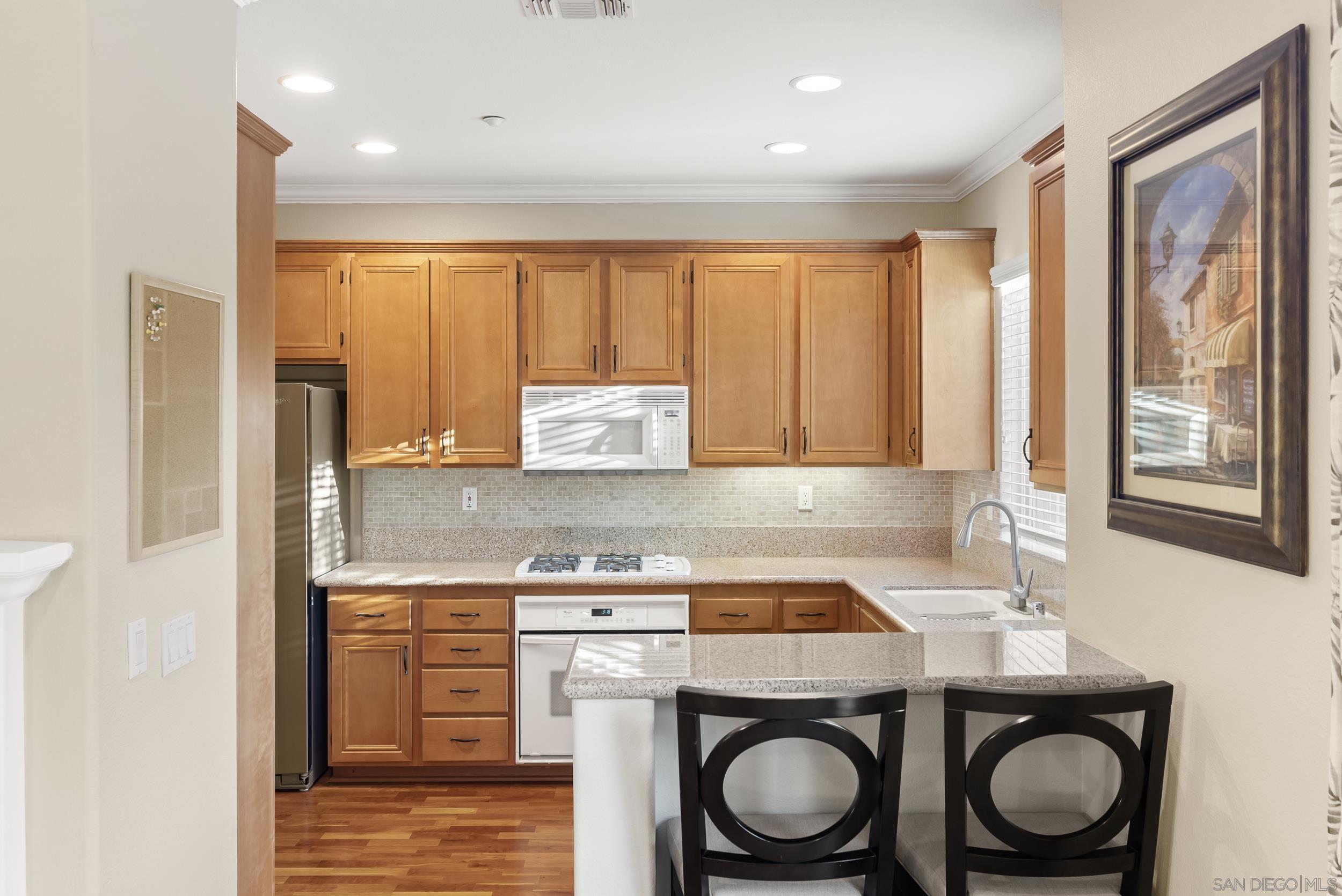 Detail Gallery Image 9 of 25 For 2688  Bellezza Drive, San Diego,  CA 92108 - 2 Beds | 2/1 Baths