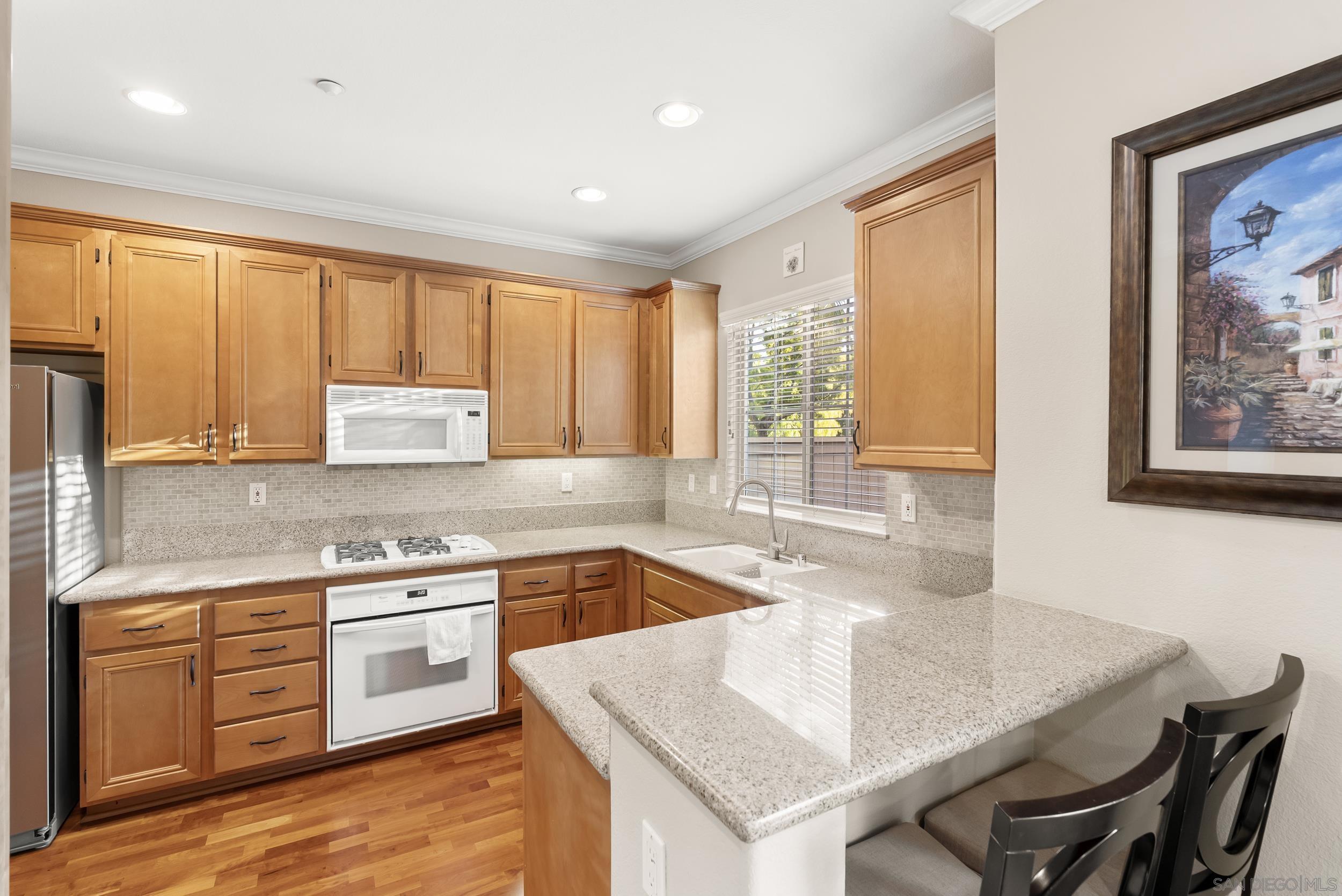 Detail Gallery Image 10 of 25 For 2688  Bellezza Drive, San Diego,  CA 92108 - 2 Beds | 2/1 Baths