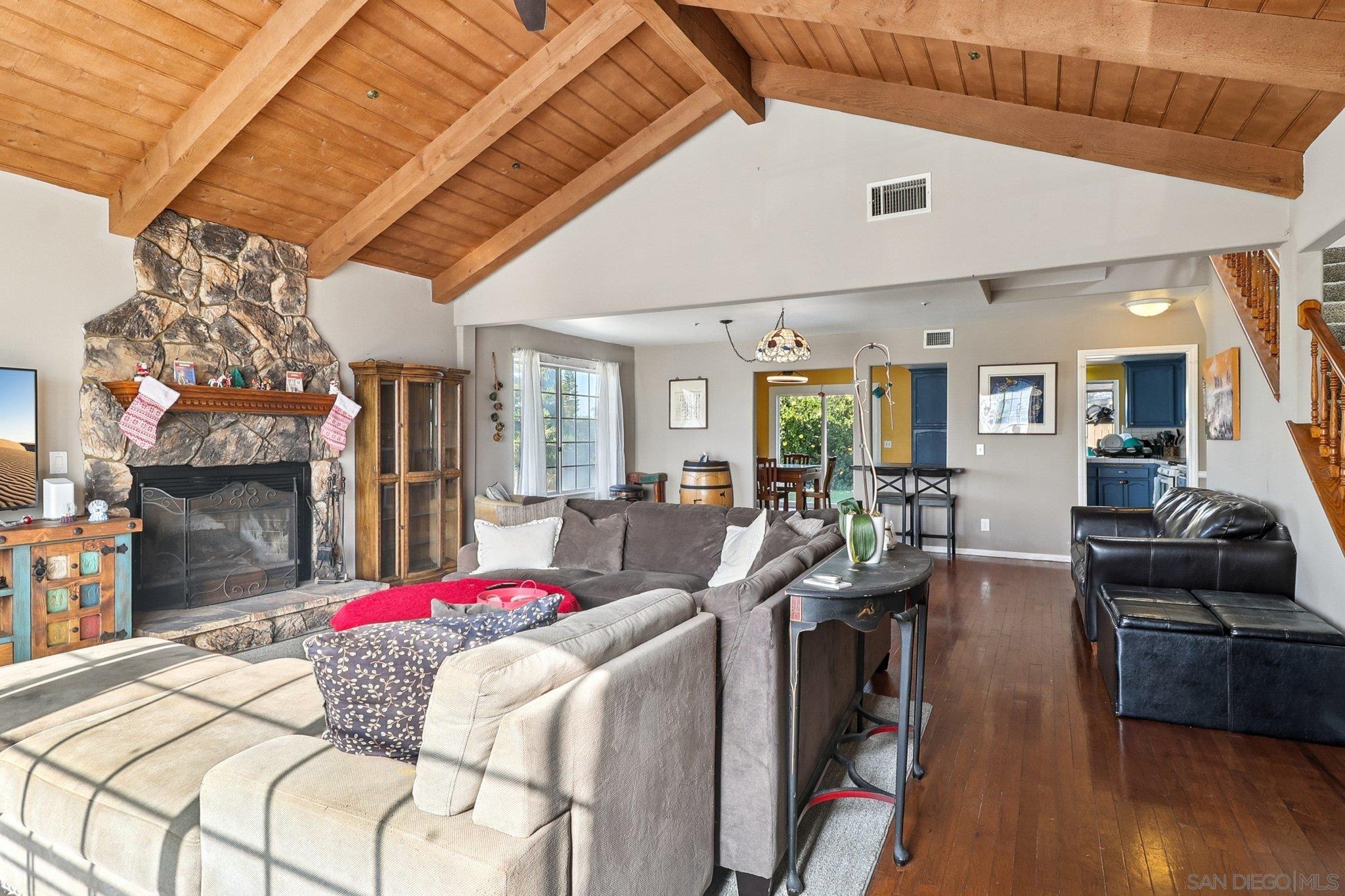 Detail Gallery Image 11 of 30 For 584 E Bobier, Vista,  CA 92084 - 4 Beds | 2/1 Baths