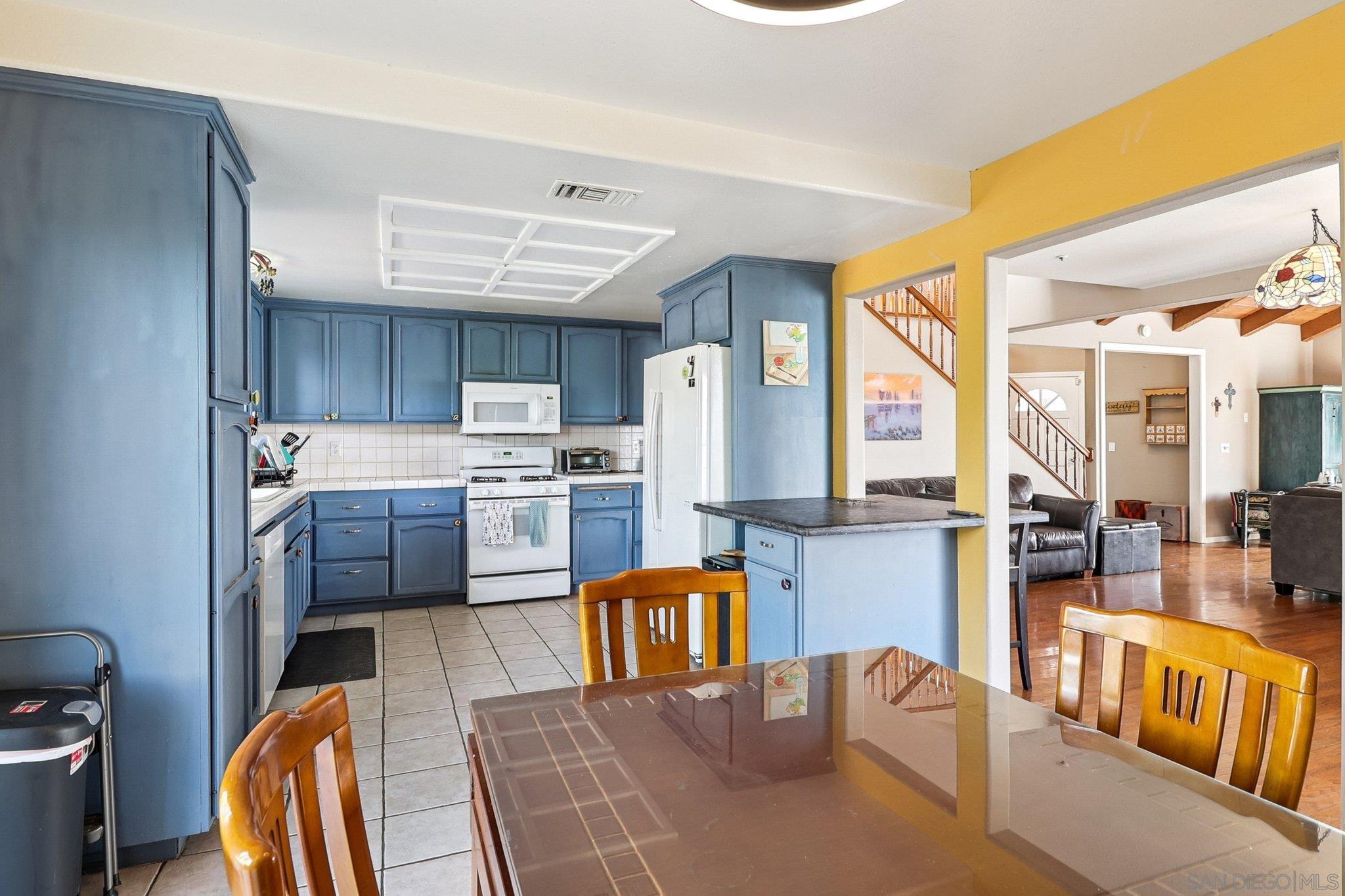 Detail Gallery Image 14 of 30 For 584 E Bobier, Vista,  CA 92084 - 4 Beds | 2/1 Baths