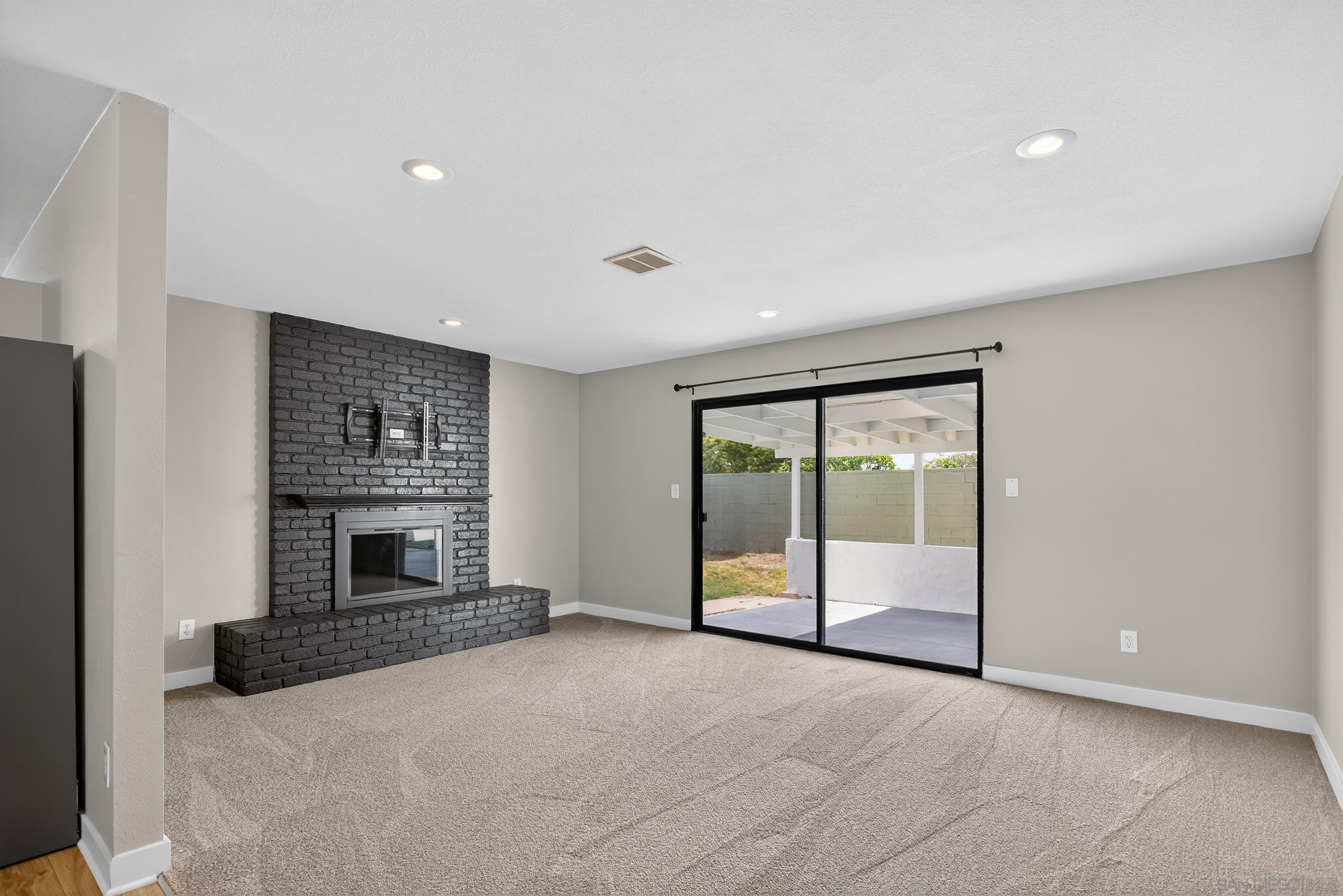 Detail Gallery Image 3 of 33 For 3907  Genine Dr., Oceanside,  CA 92056 - 4 Beds | 2 Baths