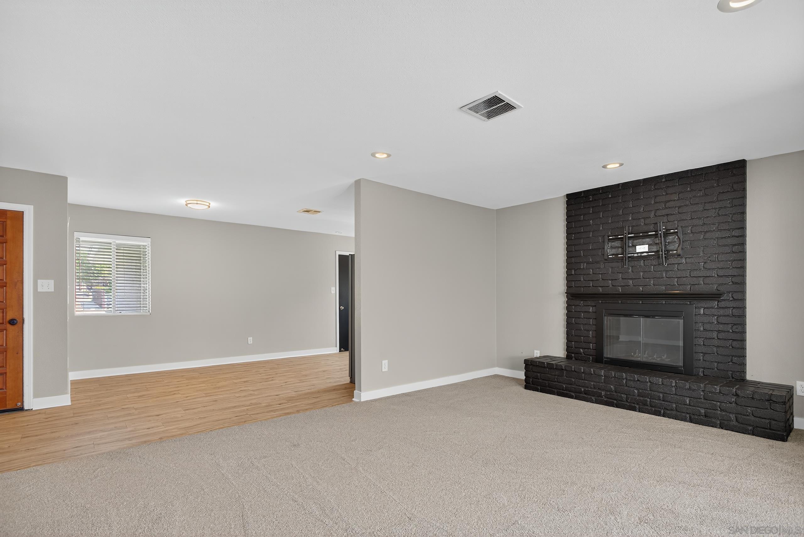 Detail Gallery Image 5 of 33 For 3907  Genine Dr., Oceanside,  CA 92056 - 4 Beds | 2 Baths