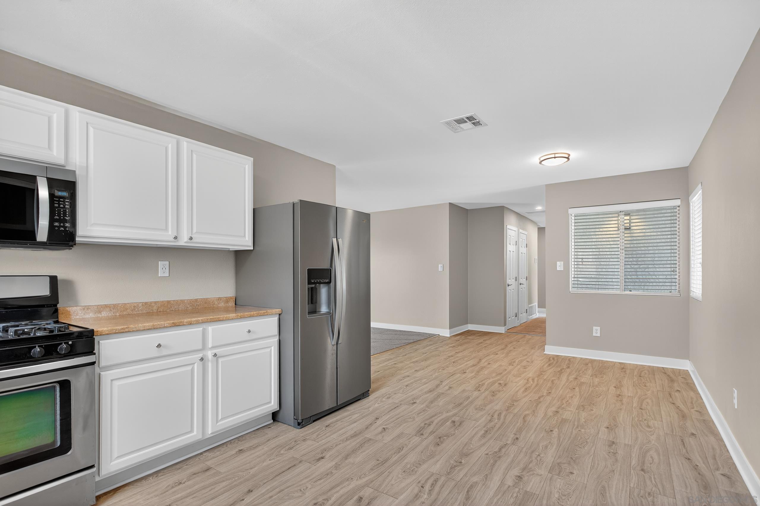 Detail Gallery Image 7 of 33 For 3907  Genine Dr., Oceanside,  CA 92056 - 4 Beds | 2 Baths