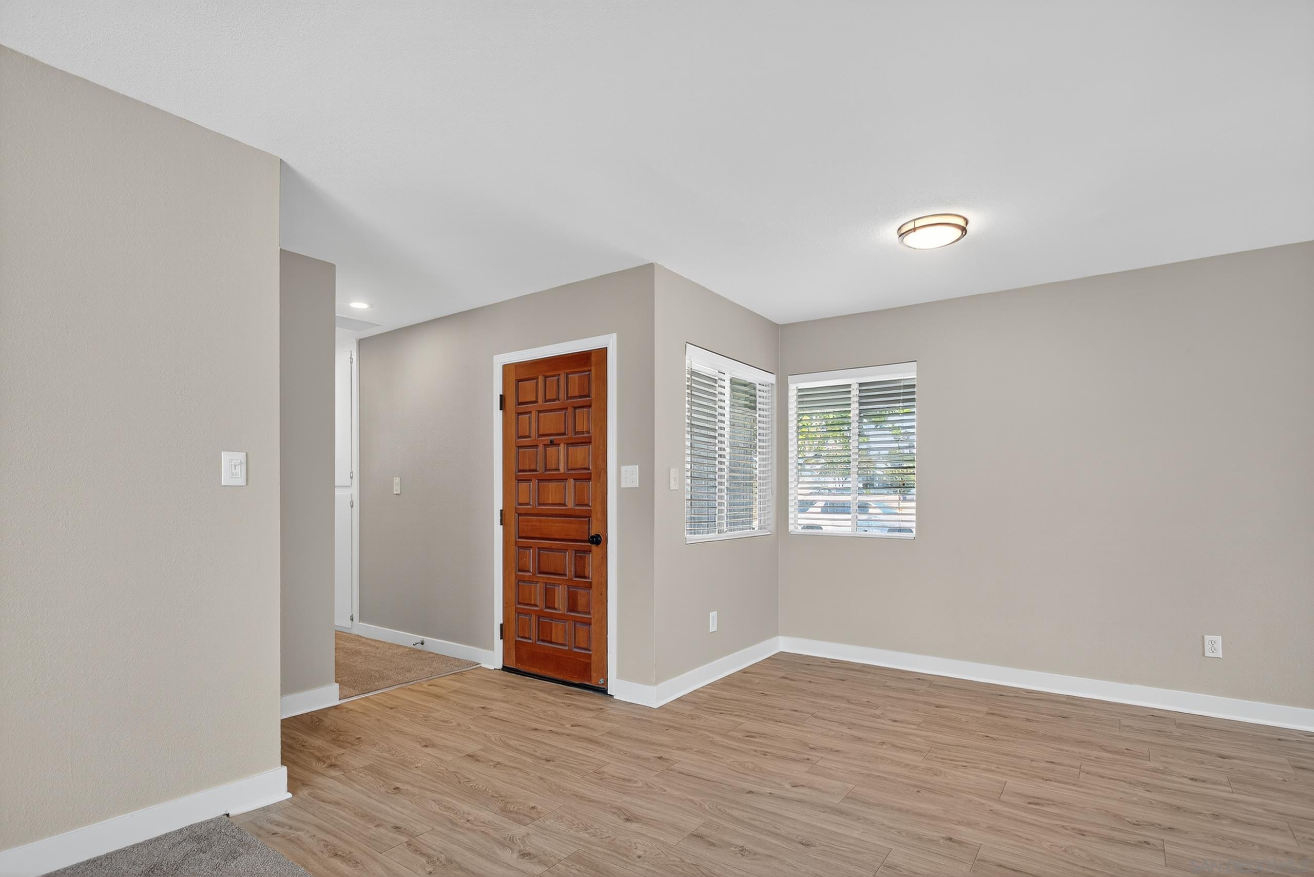 Detail Gallery Image 10 of 33 For 3907  Genine Dr., Oceanside,  CA 92056 - 4 Beds | 2 Baths
