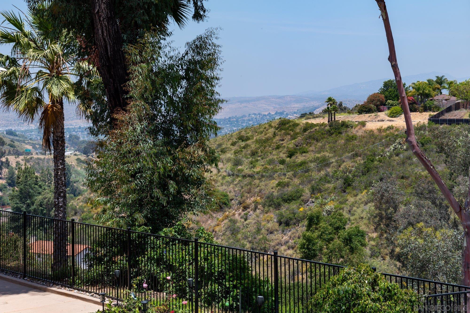 Detail Gallery Image 15 of 30 For 1122  Erin Dr, El Cajon,  CA 92020 - 4 Beds | 3 Baths