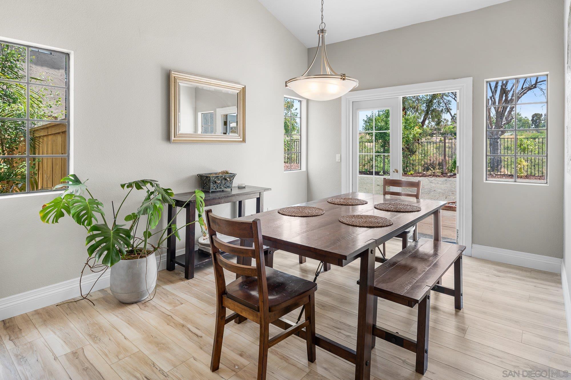 Detail Gallery Image 4 of 30 For 1122  Erin Dr, El Cajon,  CA 92020 - 4 Beds | 3 Baths