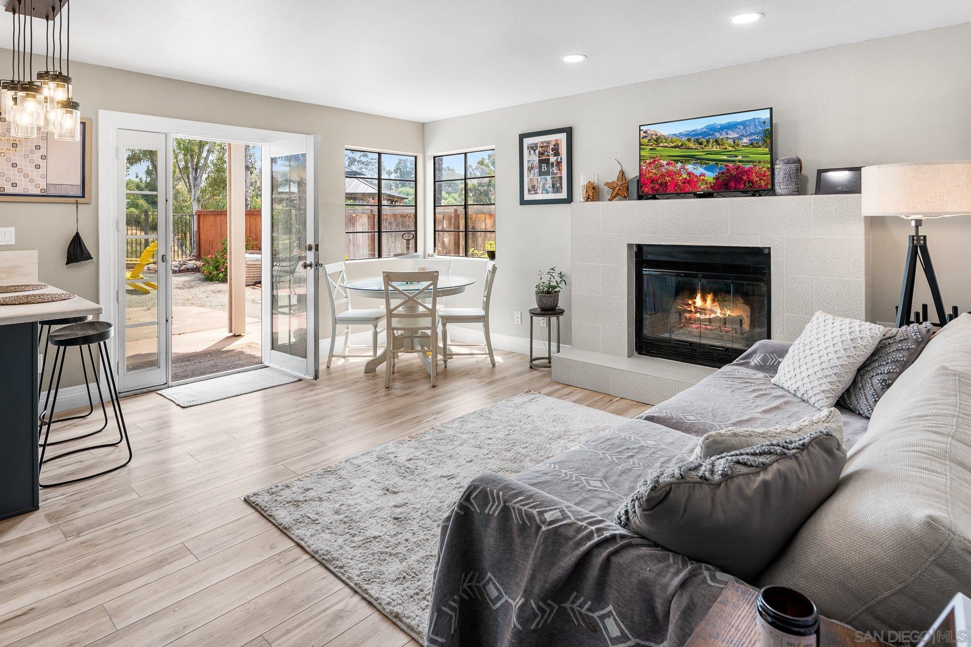 Detail Gallery Image 5 of 30 For 1122  Erin Dr, El Cajon,  CA 92020 - 4 Beds | 3 Baths