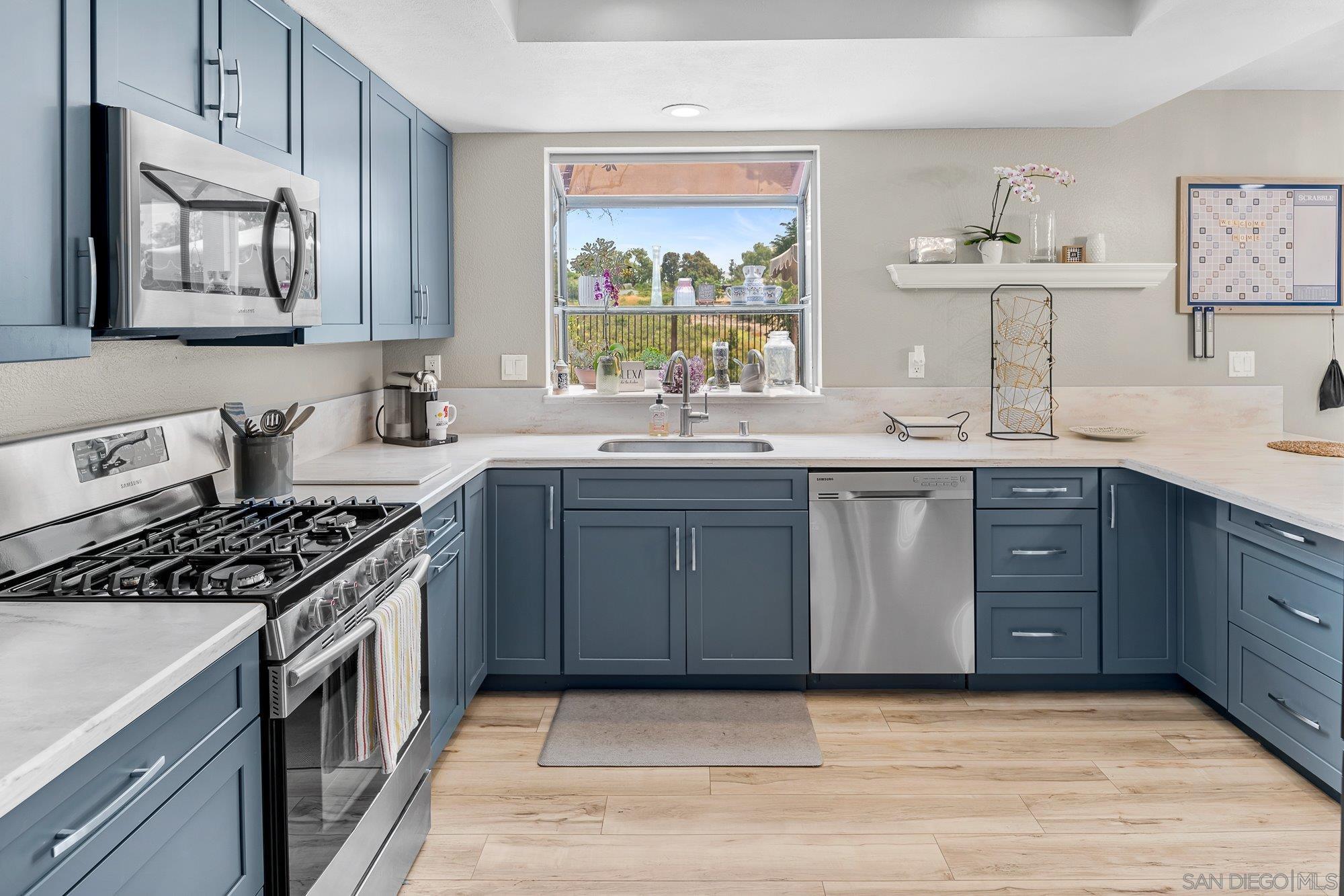 Detail Gallery Image 10 of 30 For 1122  Erin Dr, El Cajon,  CA 92020 - 4 Beds | 3 Baths