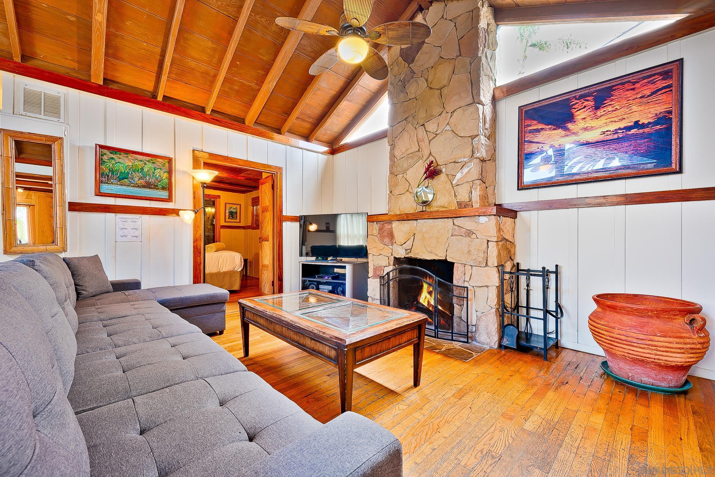 Detail Gallery Image 8 of 34 For 370-72  Nautilus St, La Jolla,  CA 92037 - 3 Beds | 3 Baths