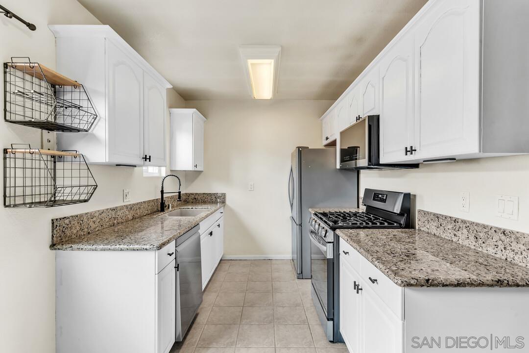 Detail Gallery Image 10 of 21 For 4425  50th St  #17,  San Diego,  CA 92115 - 2 Beds | 1 Baths