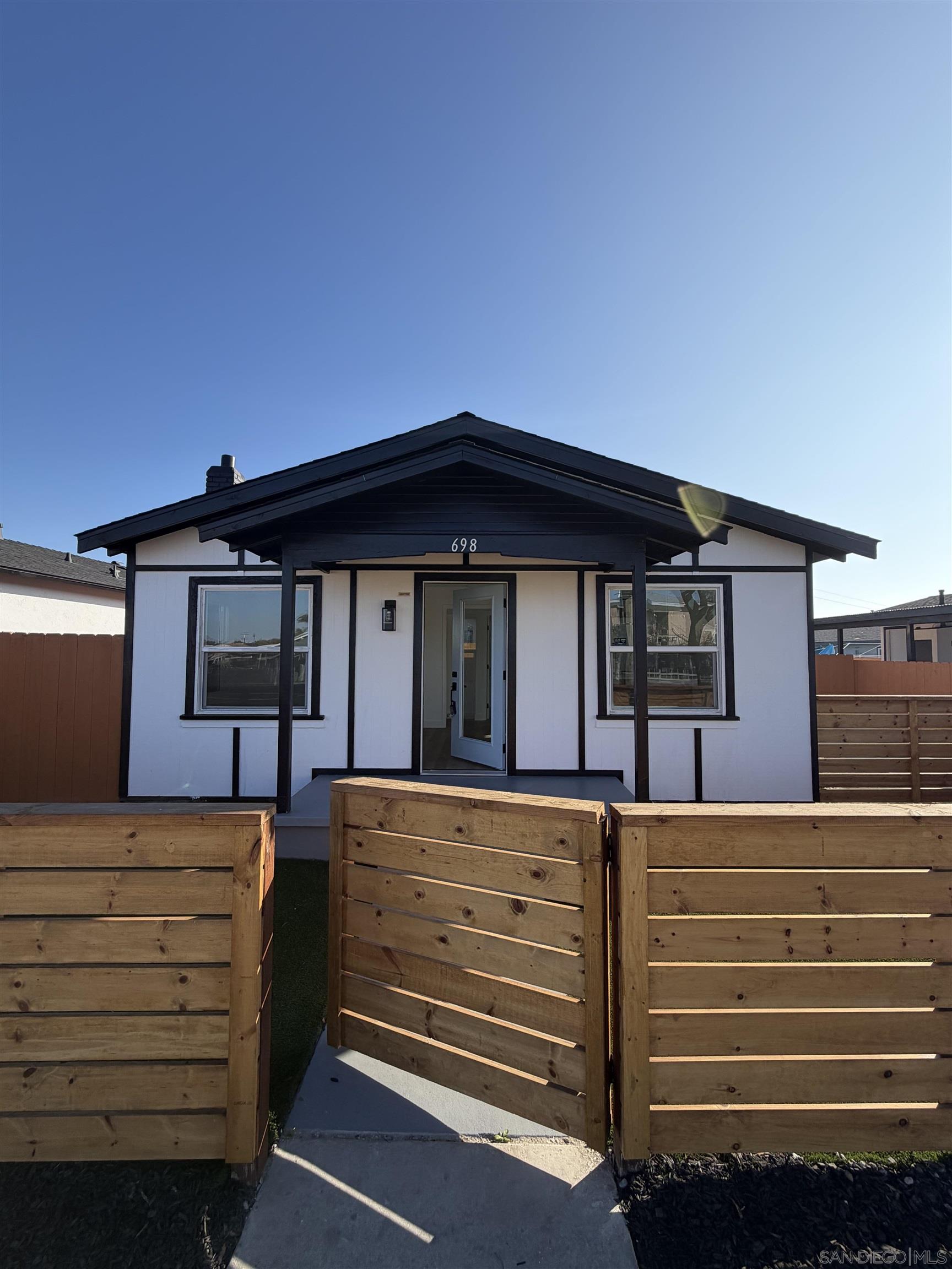 Detail Gallery Image 12 of 20 For 698  J St, Chula Vista,  CA 91910 - 2 Beds | 1 Baths